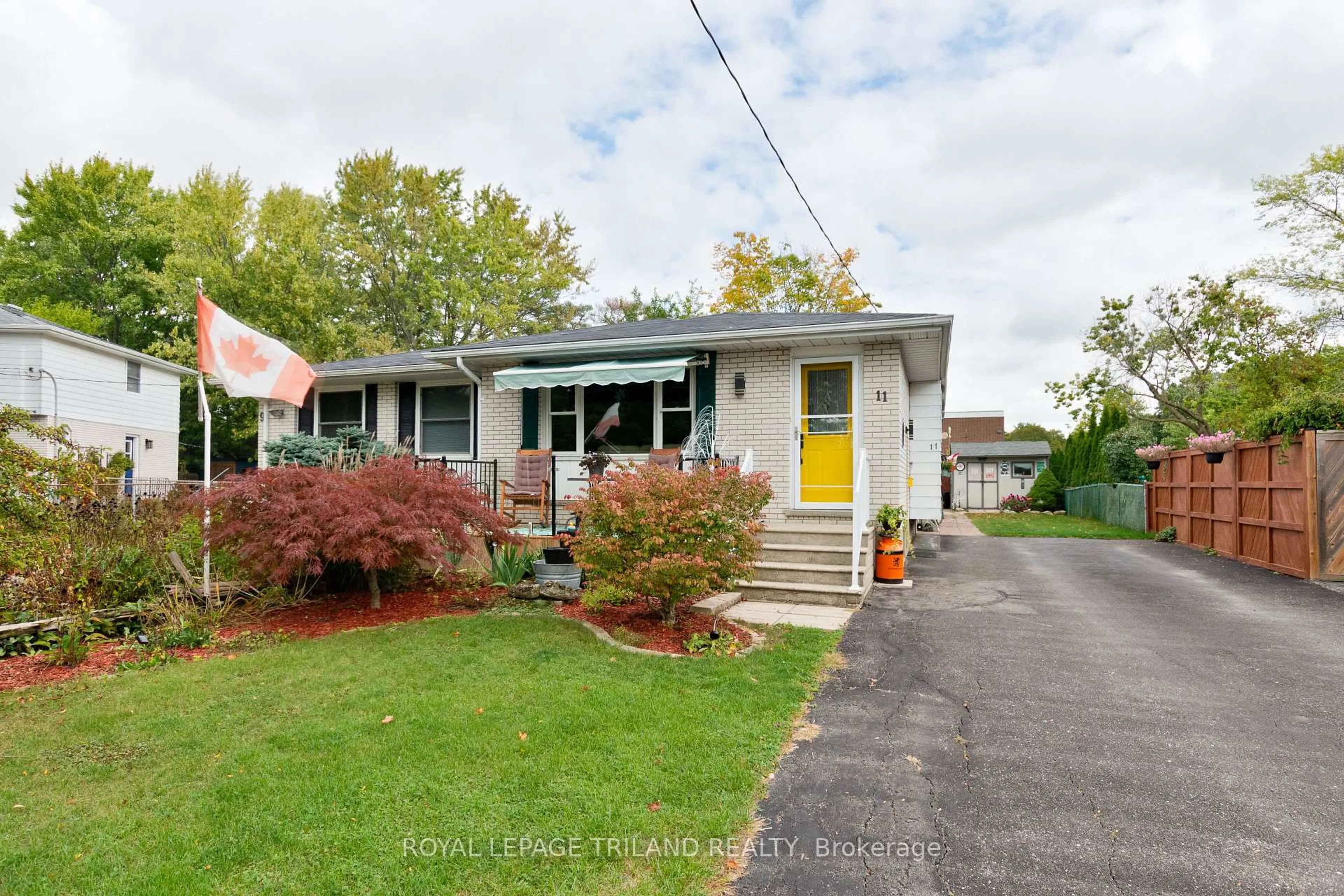 Home with vinyl exterior material, street for 11 Gregory Pl, St. Thomas Ontario N5R 4S4