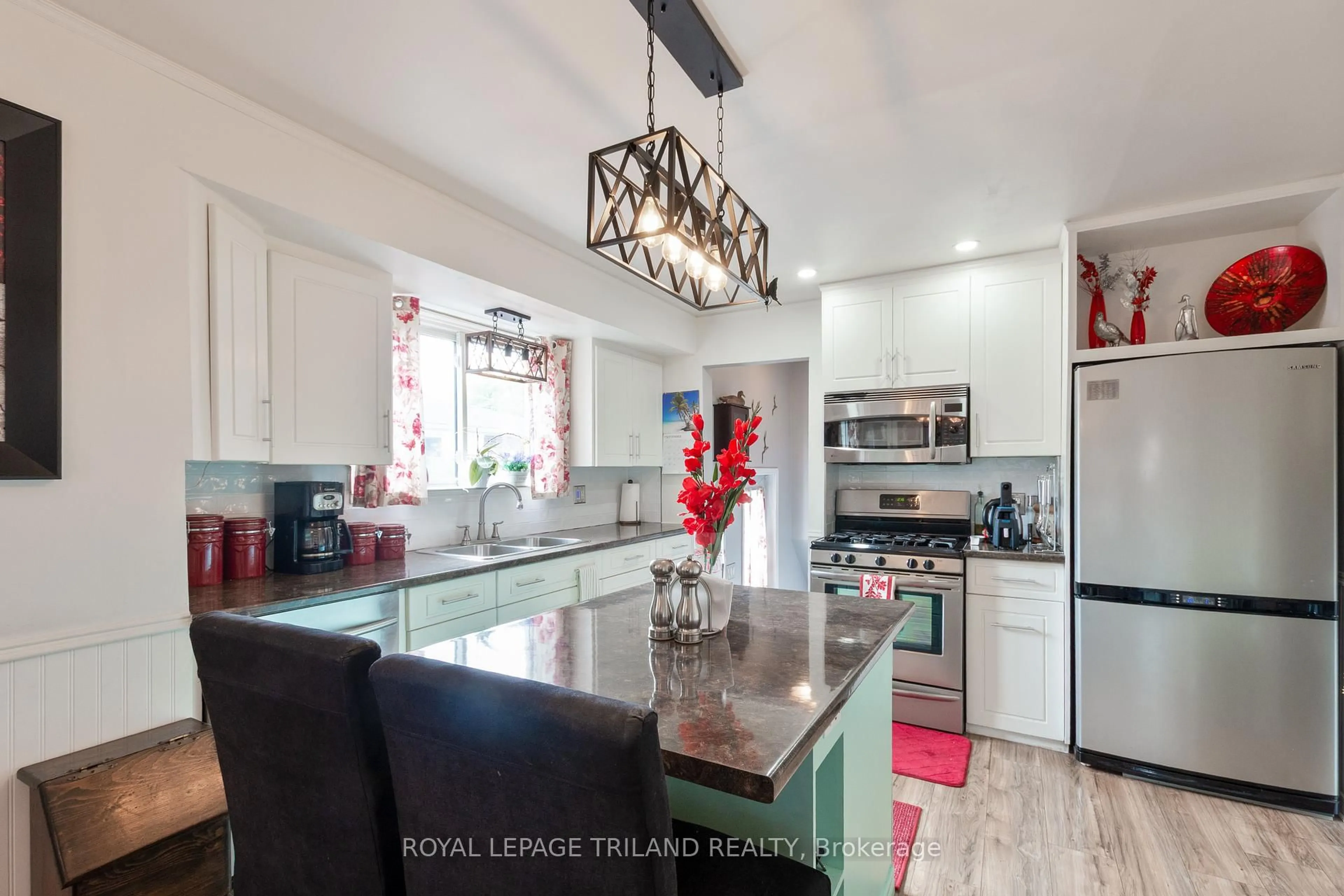 Open concept kitchen, ceramic/tile floor for 11 Gregory Pl, St. Thomas Ontario N5R 4S4