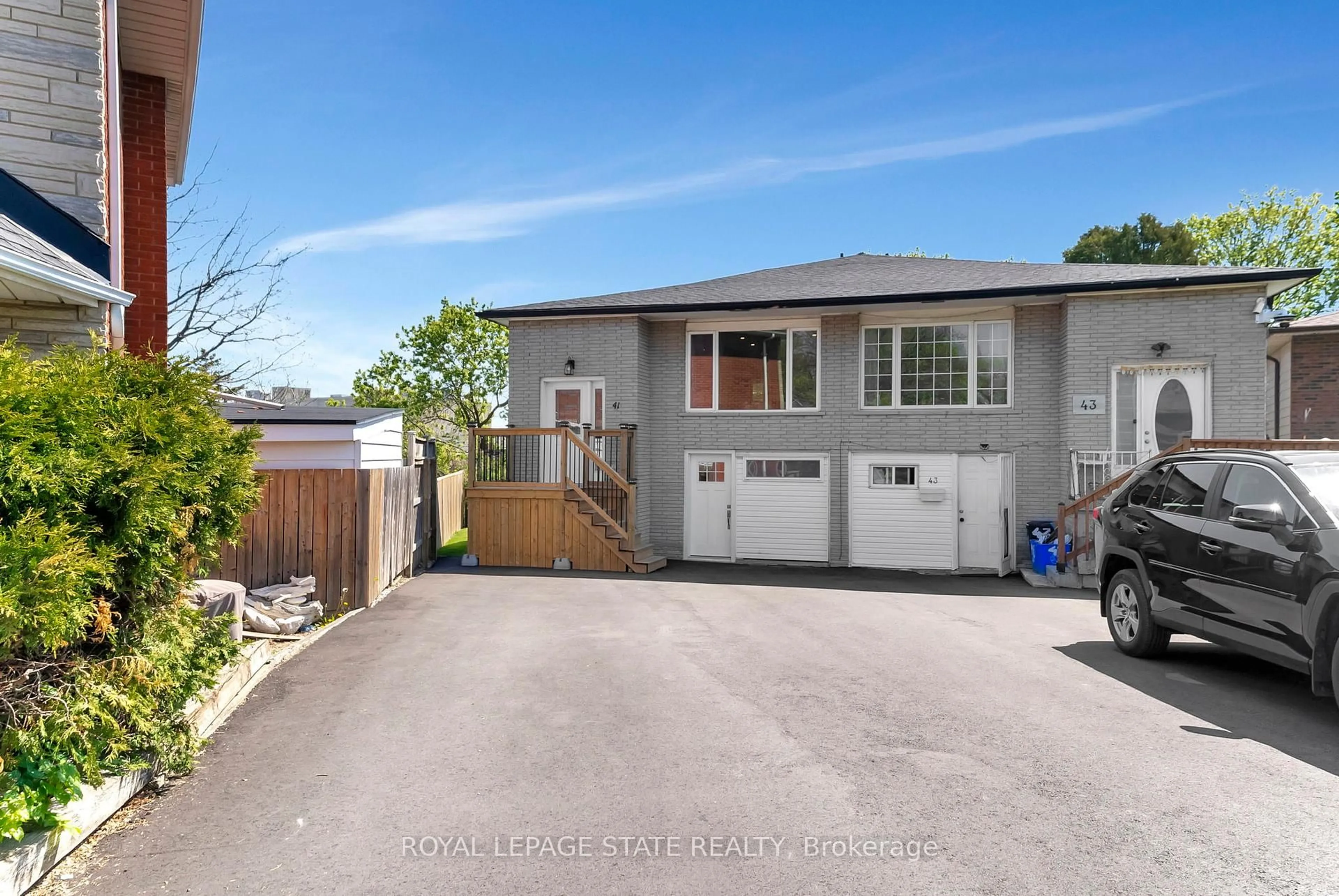 Unknown for 41 Yeoville Crt, Hamilton Ontario L9C 5W4