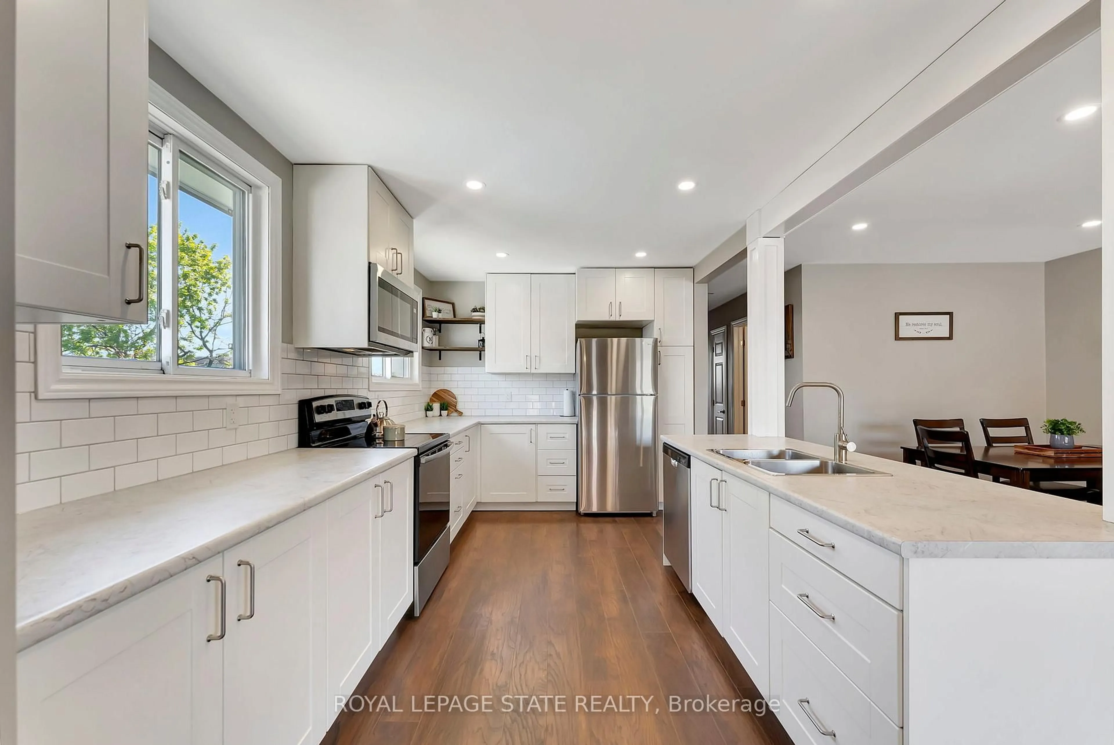 Open concept kitchen, ceramic/tile floor for 41 Yeoville Crt, Hamilton Ontario L9C 5W4