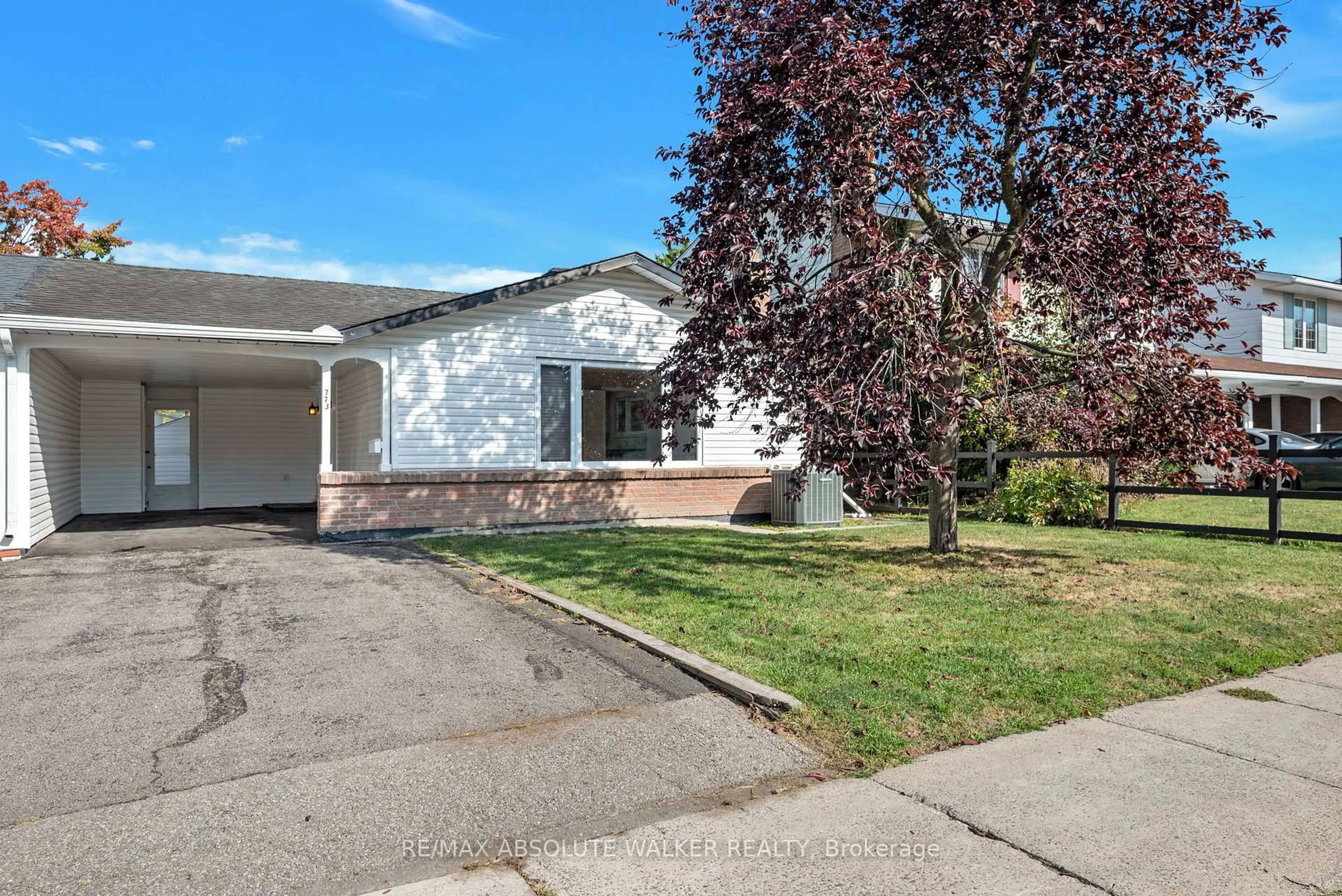Home with vinyl exterior material, street for 773 Eastvale Dr, Ottawa Ontario K1J 6Z9