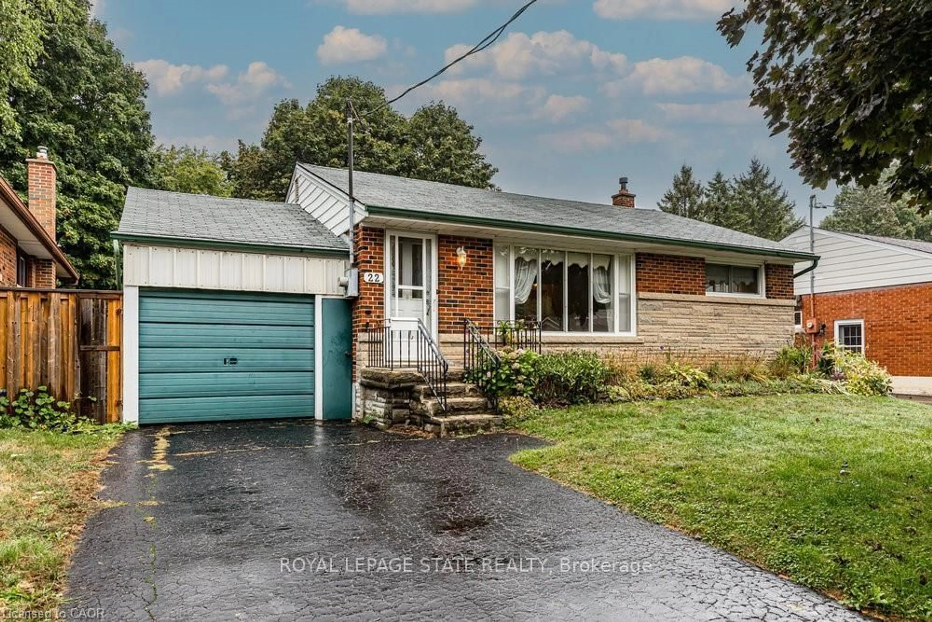 Home with vinyl exterior material, street for 22 Dunning Crt, Hamilton Ontario L9H 4K6