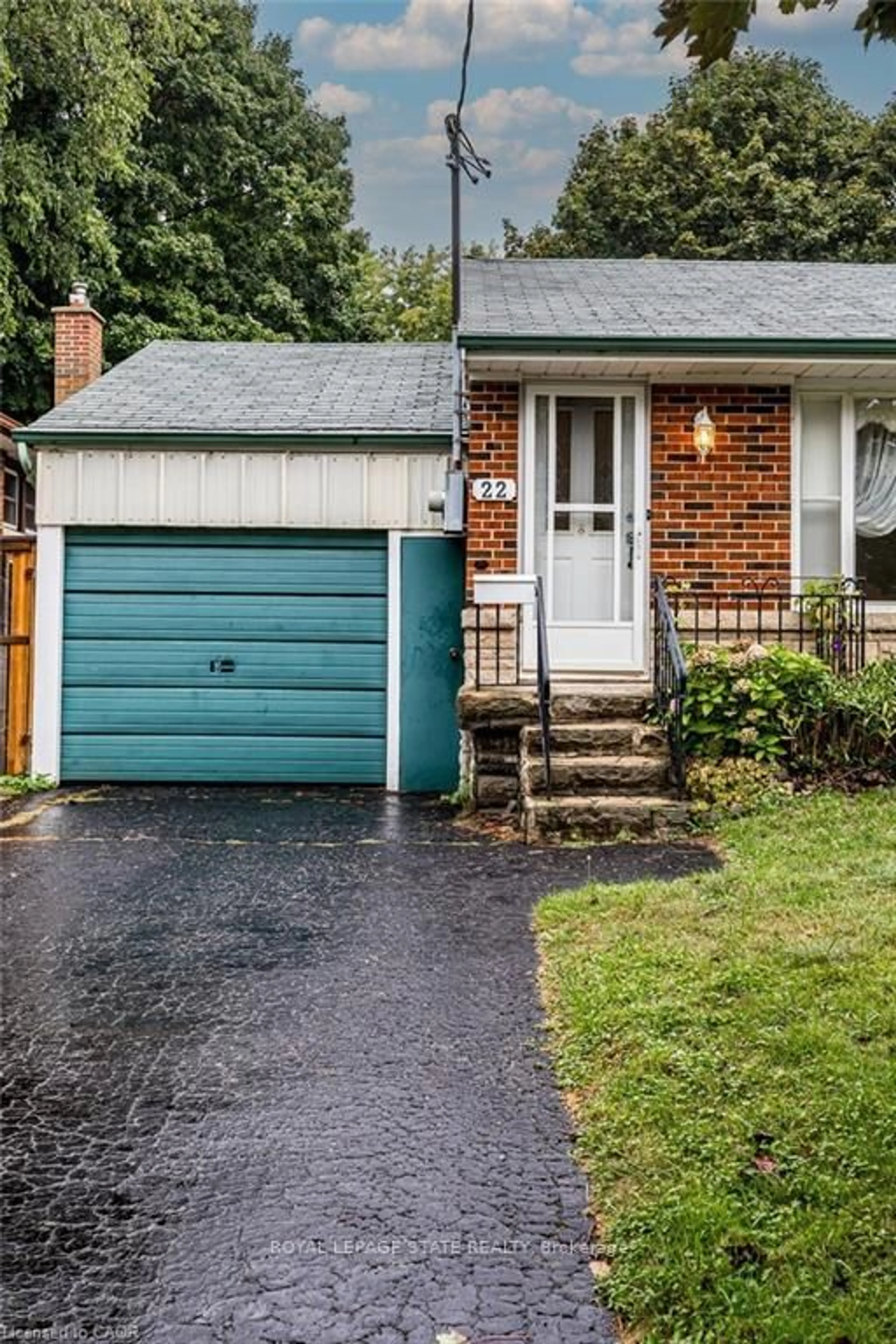 Unknown for 22 Dunning Crt, Hamilton Ontario L9H 4K6