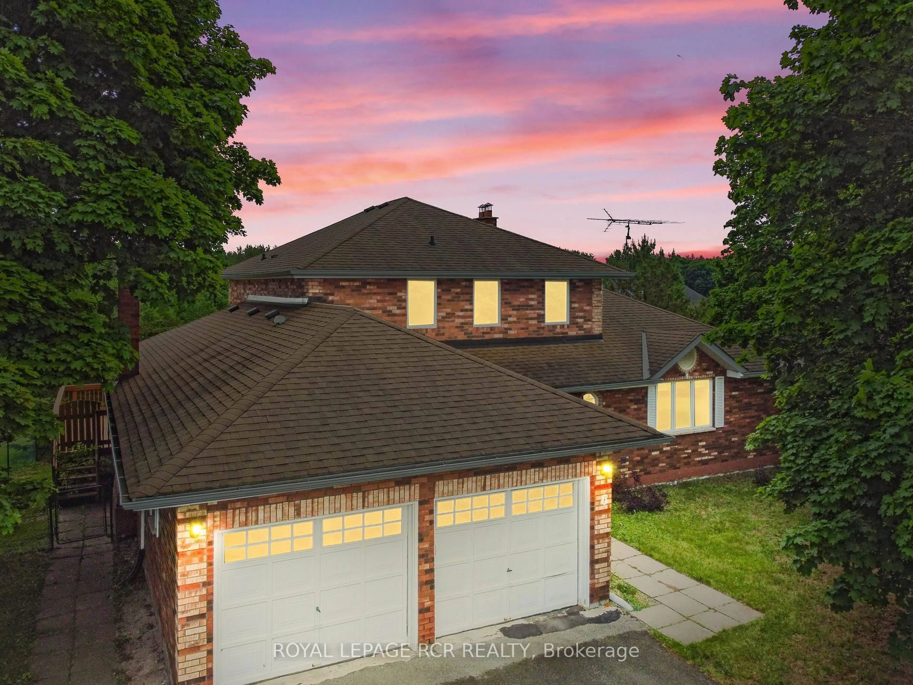 A pic from outside/outdoor area/front of a property/back of a property/a pic from drone, street for 6 Cedar Ridge Crt, Erin Ontario N0B 1T0