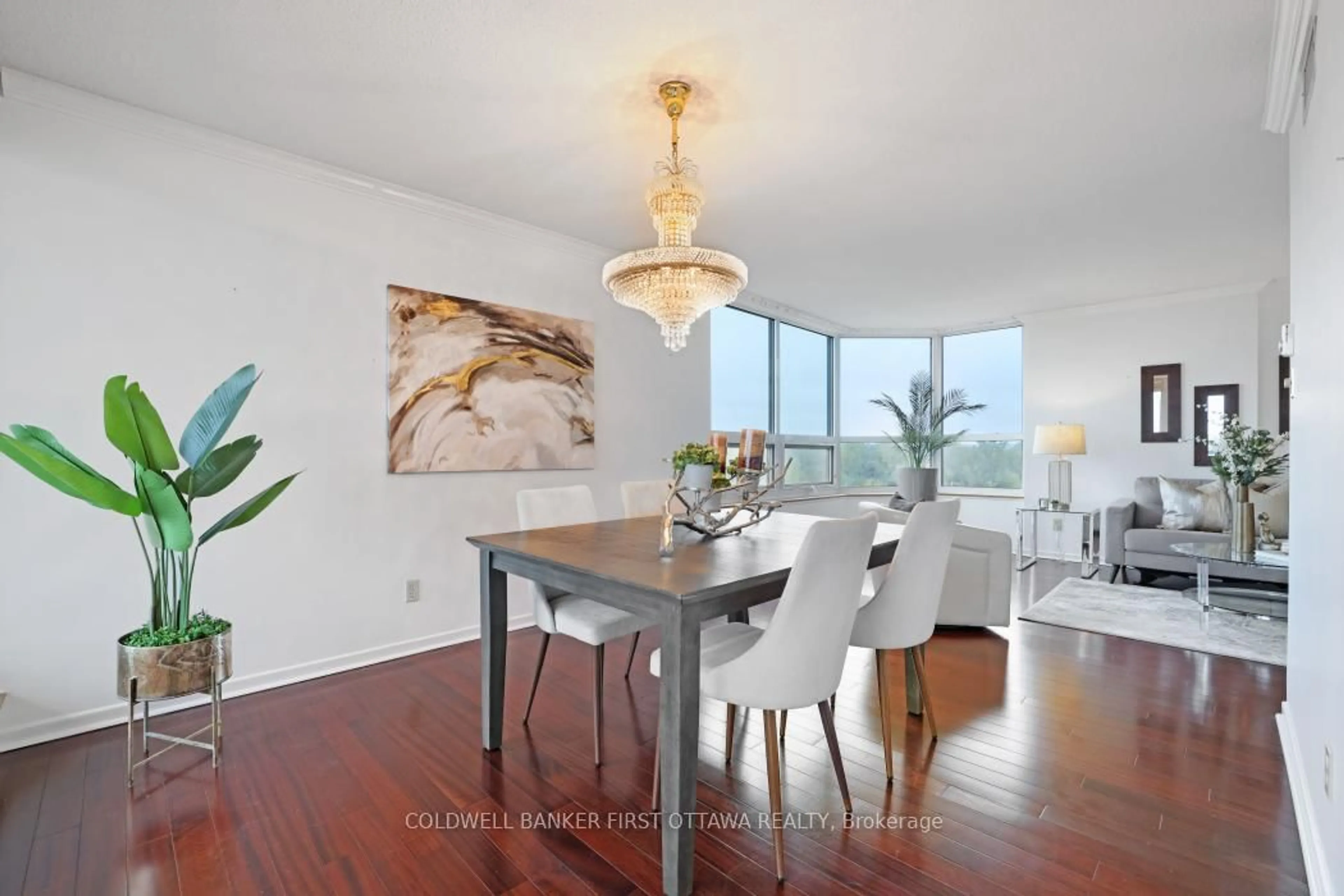 Dining room, wood/laminate floor for 1500 Riverside Dr #807, Ottawa Ontario K1G 4J4