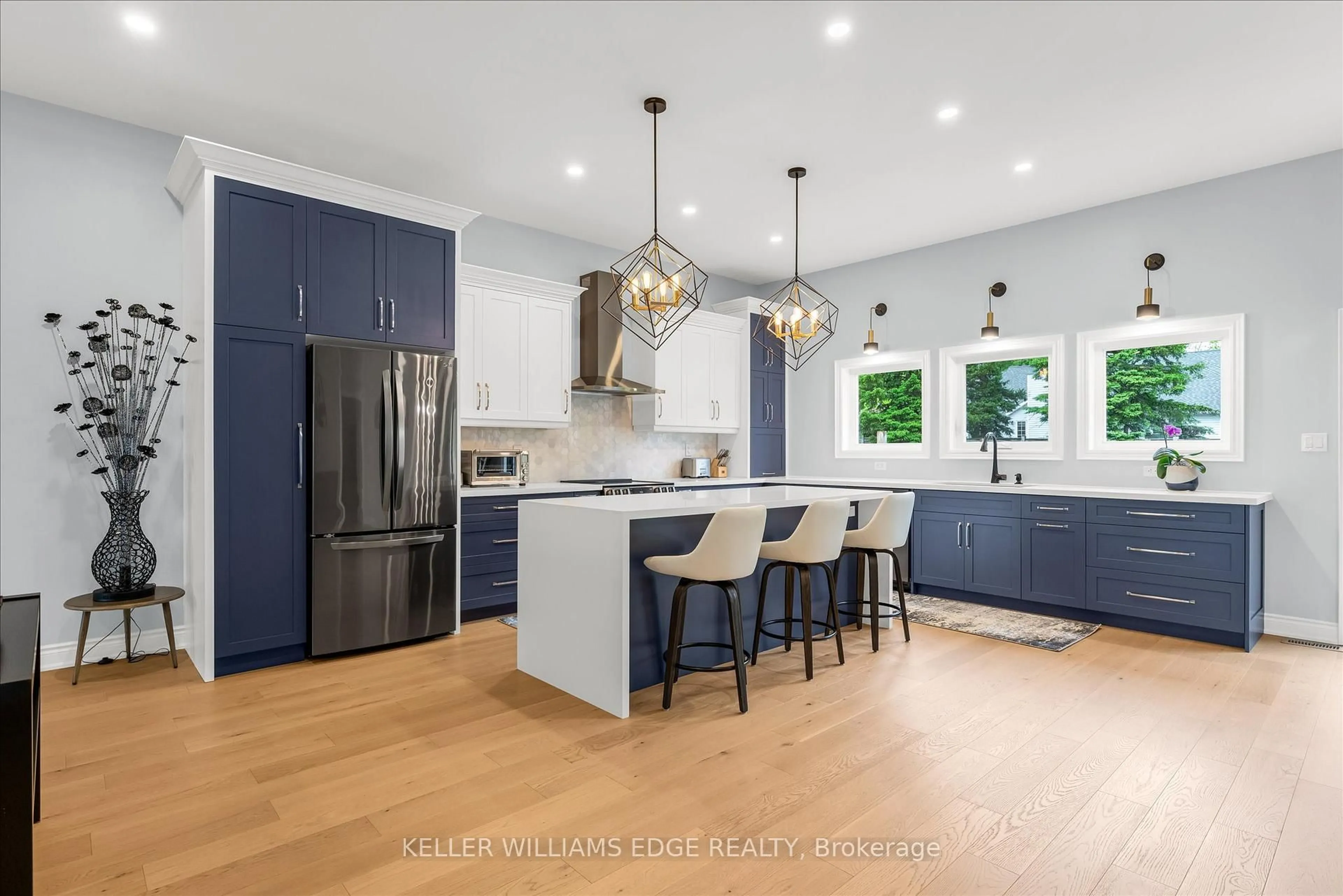 Open concept kitchen, unknown for 156 Hetram Crt, Fort Erie Ontario L0S 1B0