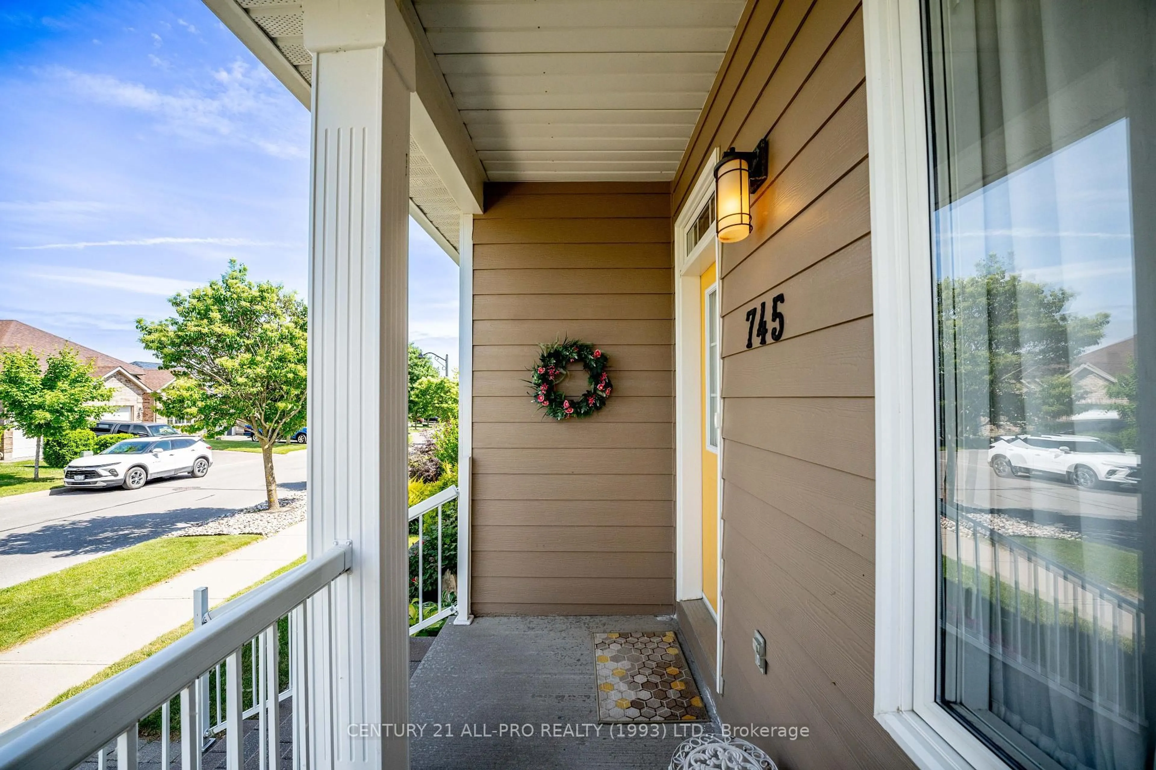 Indoor entryway for 745 Prince Of Wales Dr, Cobourg Ontario K9A 5X9