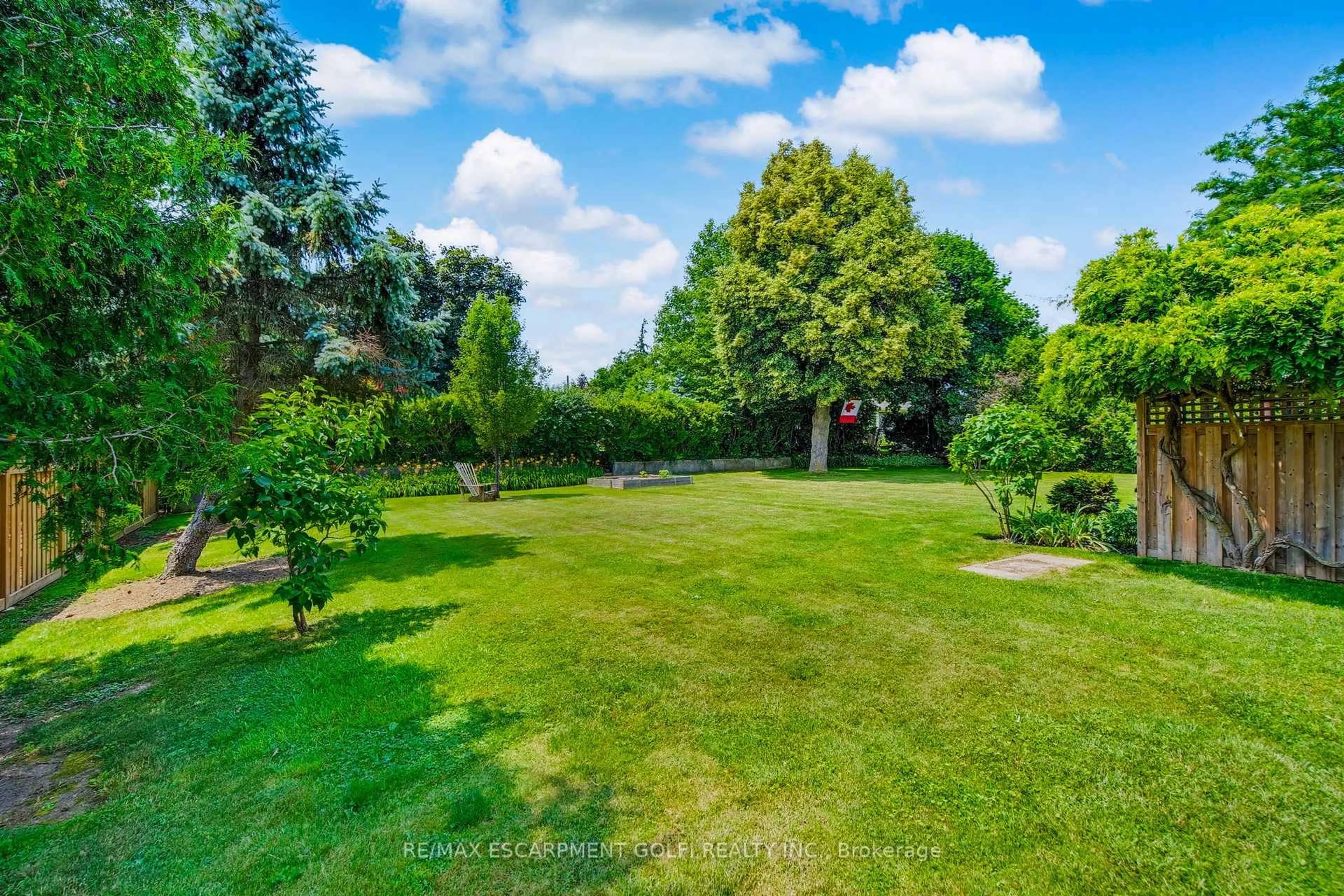 A pic from outside/outdoor area/front of a property/back of a property/a pic from drone, forest/trees view for 5 Westmoreland Rd, Hamilton Ontario L9H 5E2