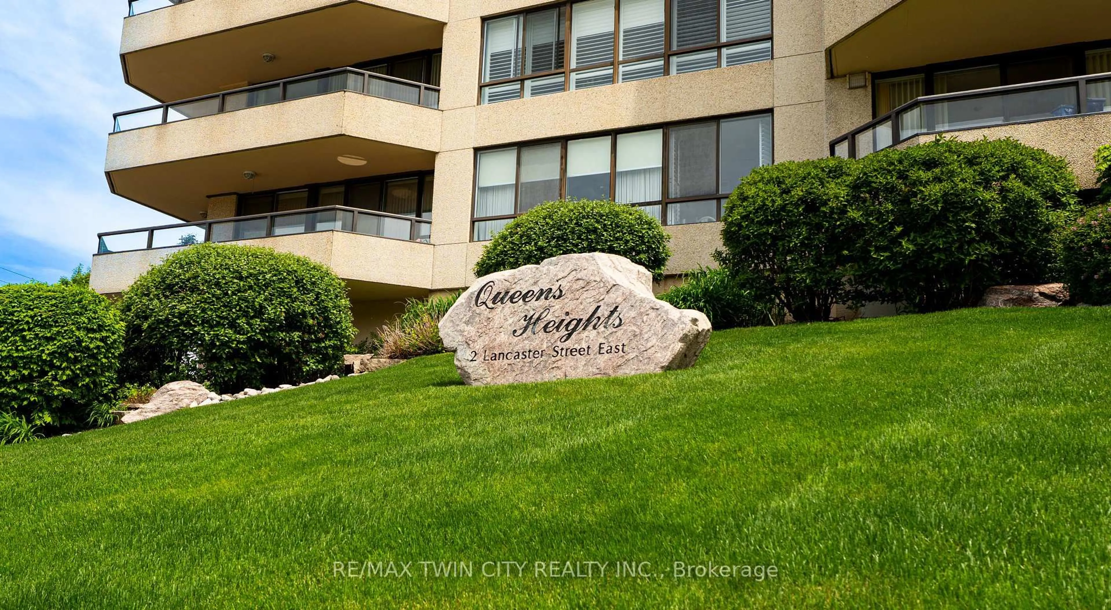 Indoor foyer for 2 Lancaster St #504, Kitchener Ontario N2H 6S3