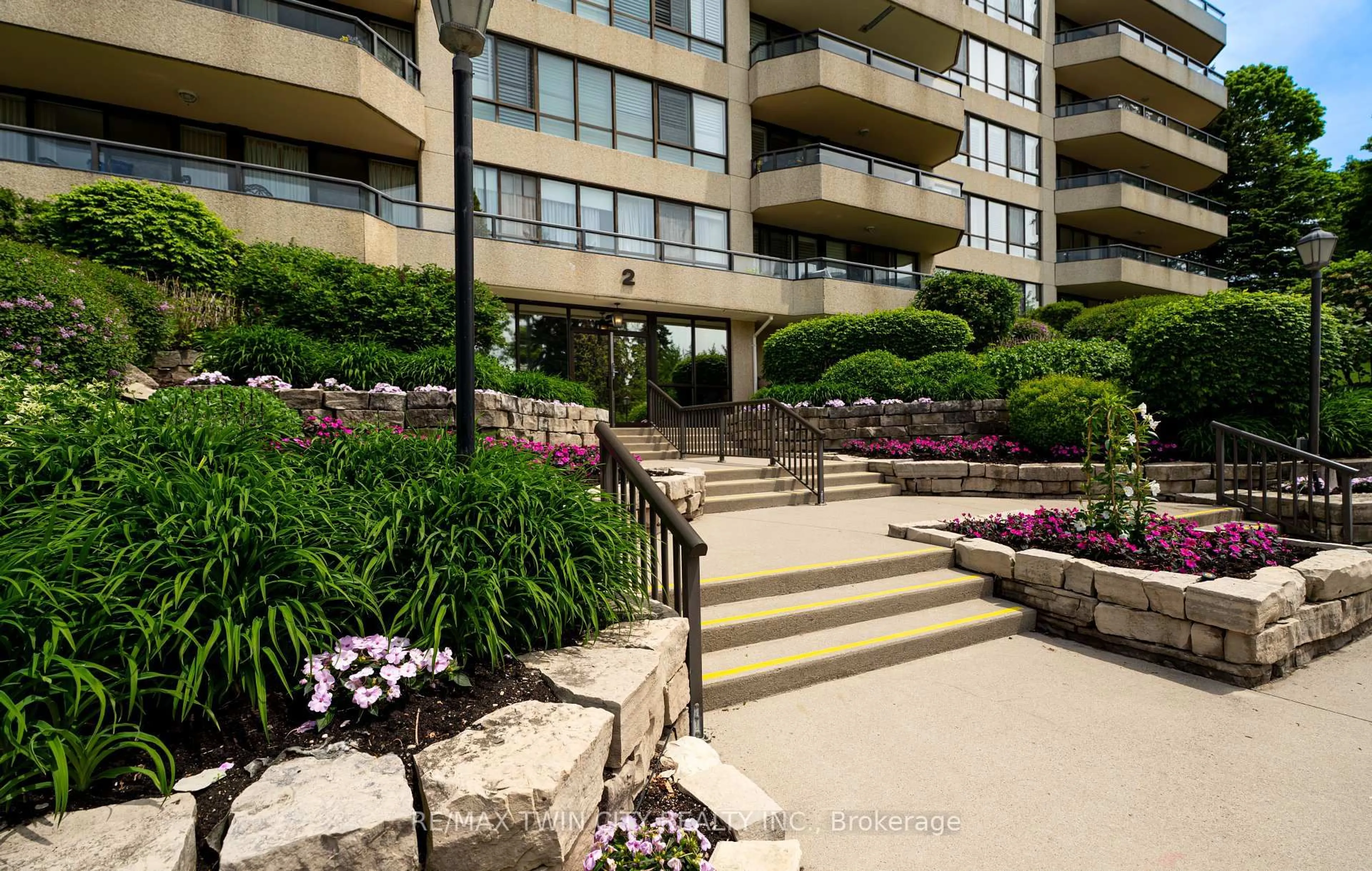 Patio, unknown for 2 Lancaster St #504, Kitchener Ontario N2H 6S3