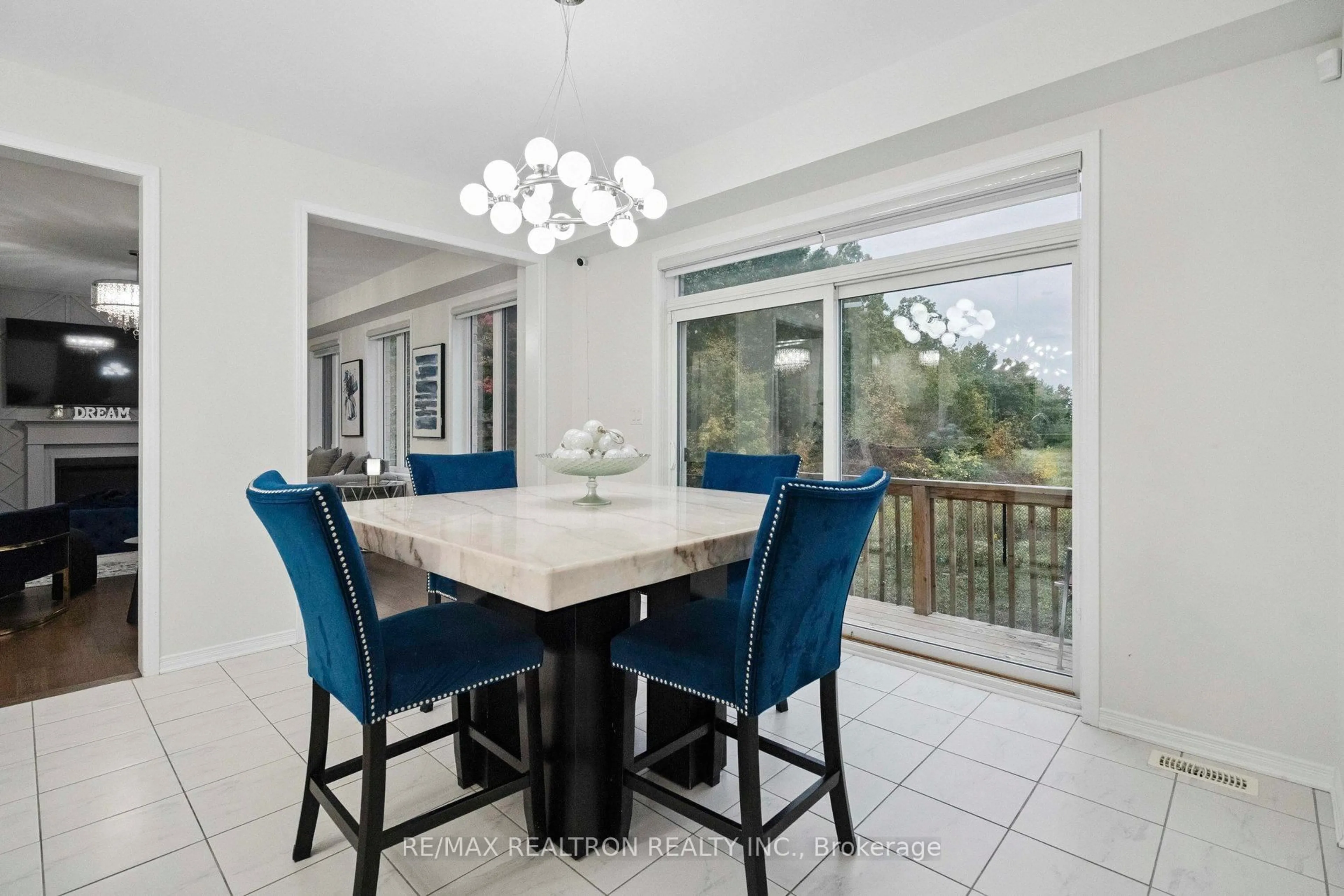Dining room, ceramic/tile floor for 233 Kinsman Dr, Hamilton Ontario L0R 1C0