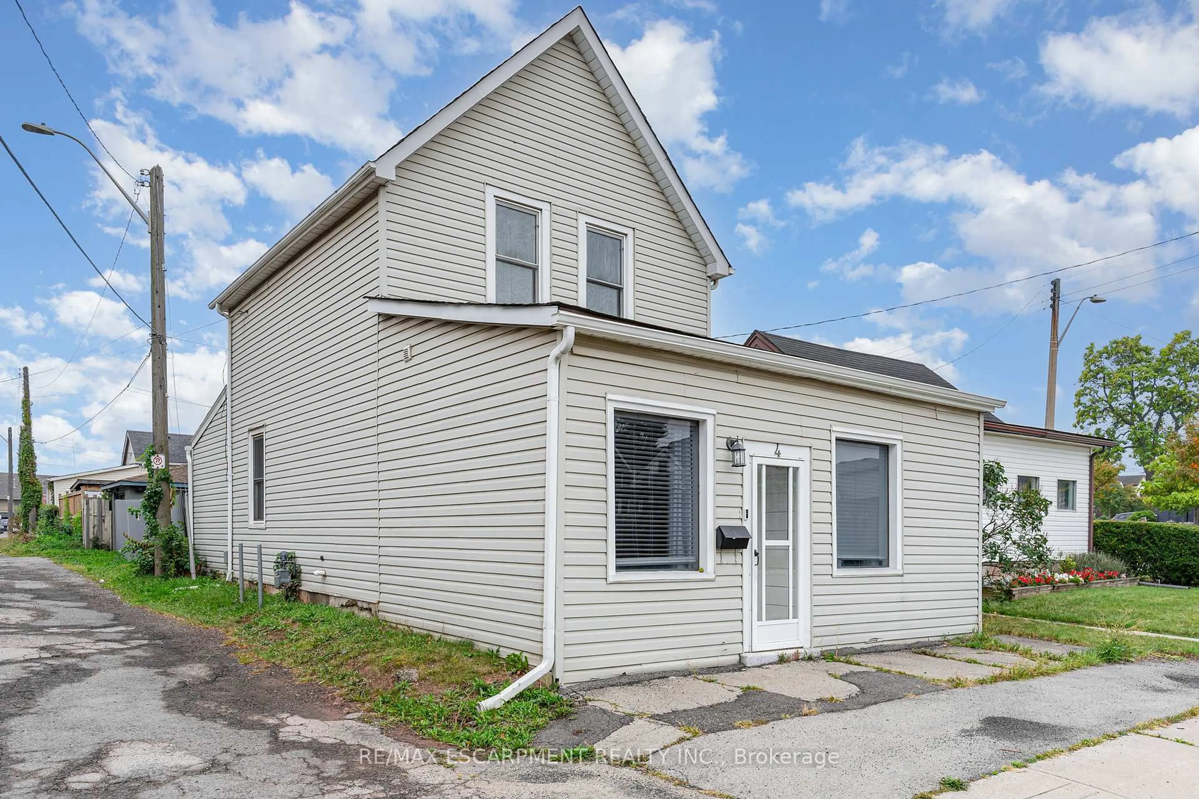 Unknown for 4 Robins Ave, Hamilton Ontario L8H 4M6