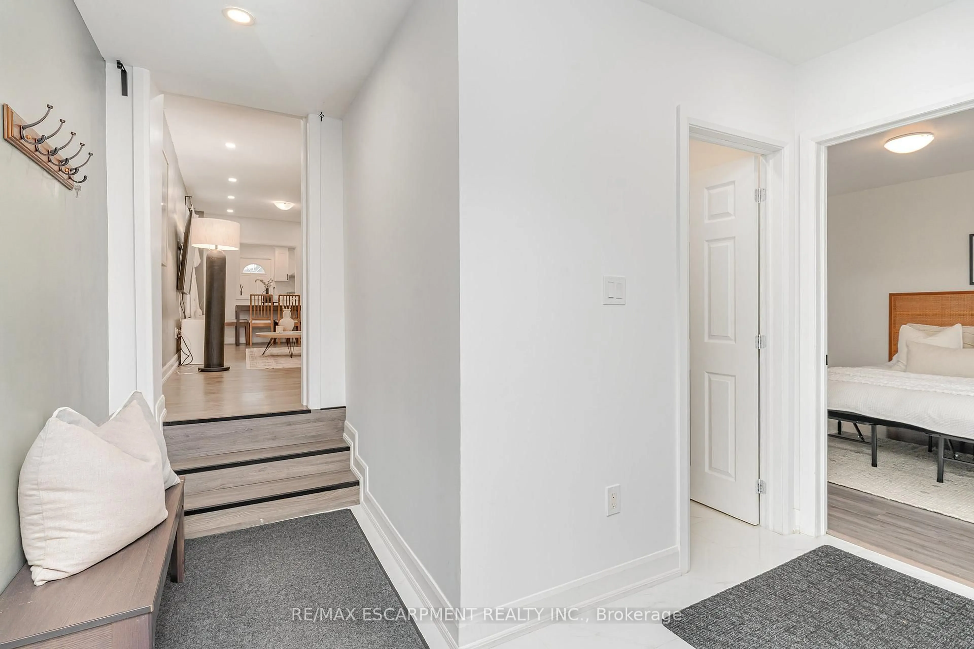 Indoor entryway for 4 Robins Ave, Hamilton Ontario L8H 4M6
