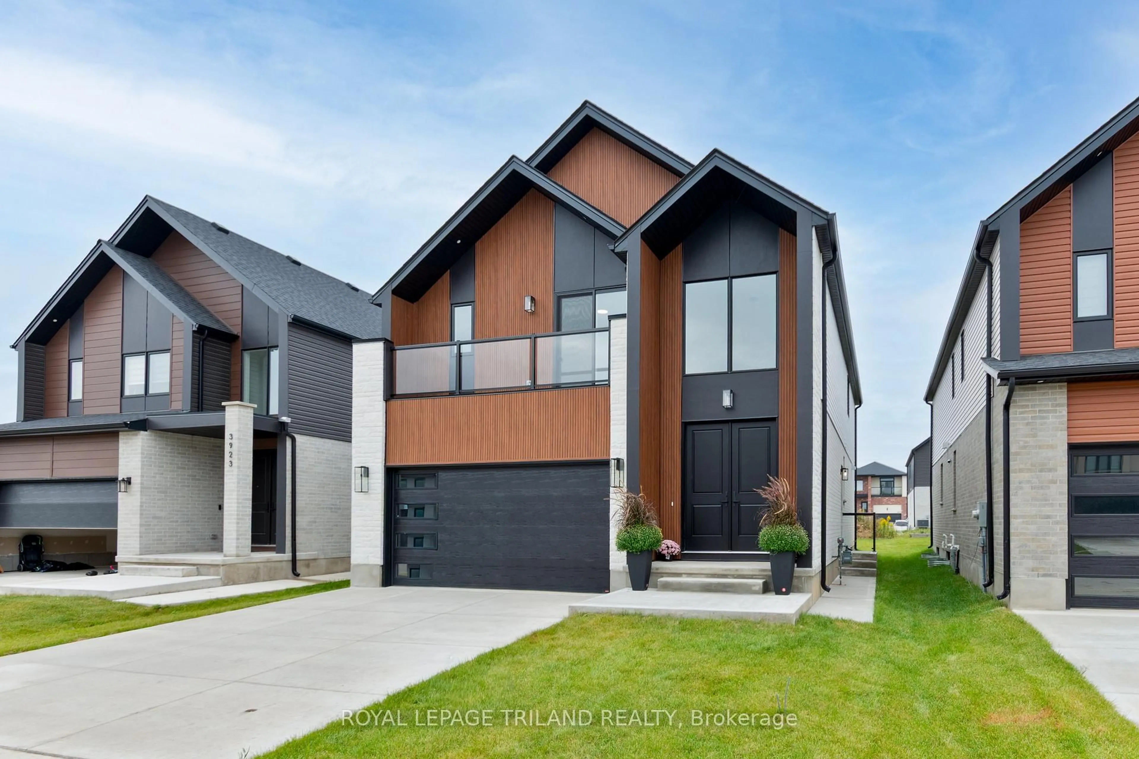 Home with brick exterior material, street for 3931 Big Leaf Tr, London South Ontario N6P 0A3