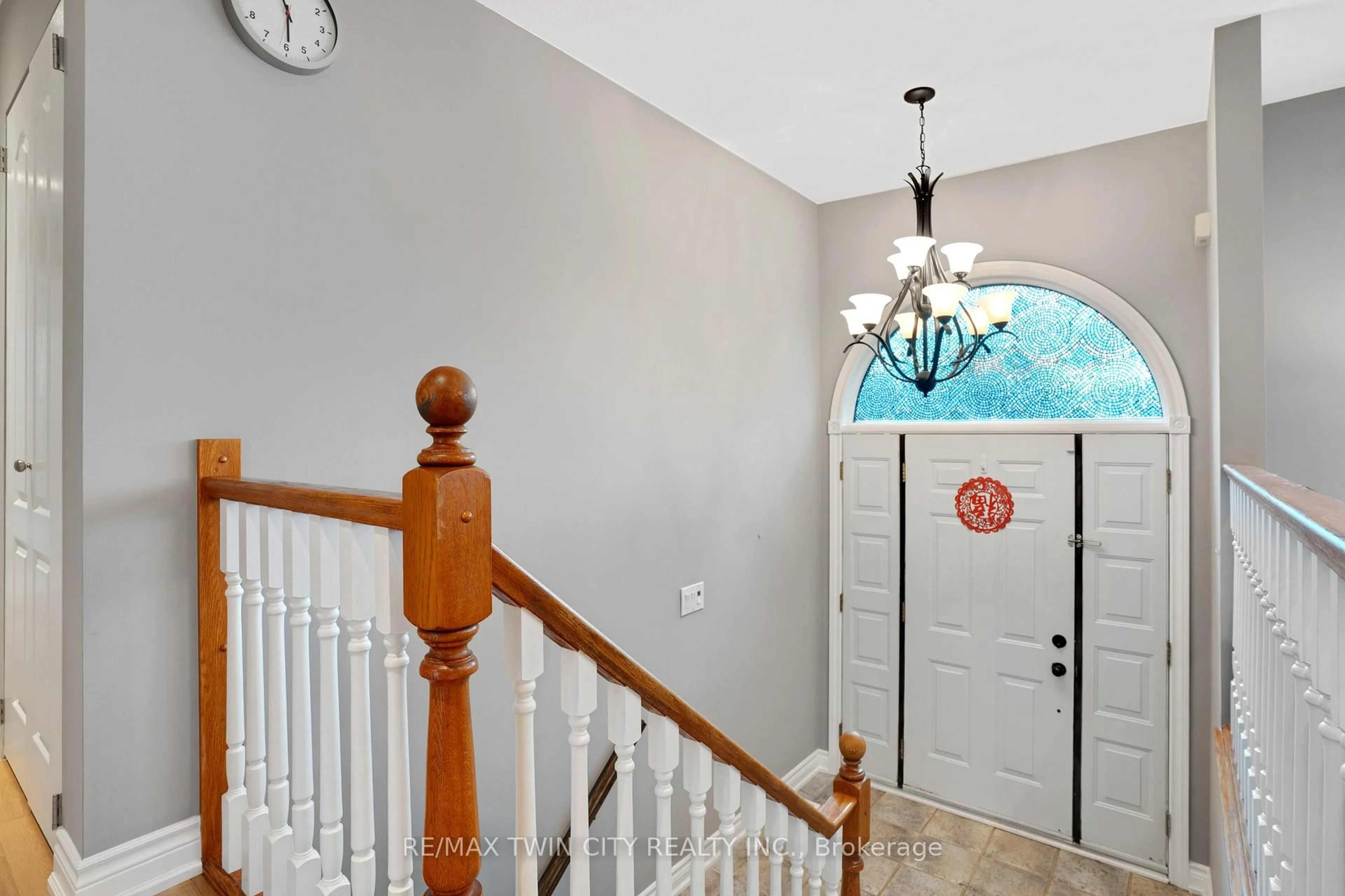 Indoor entryway for 175 Stirling Macgregor Dr, Cambridge Ontario N1S 4Z8