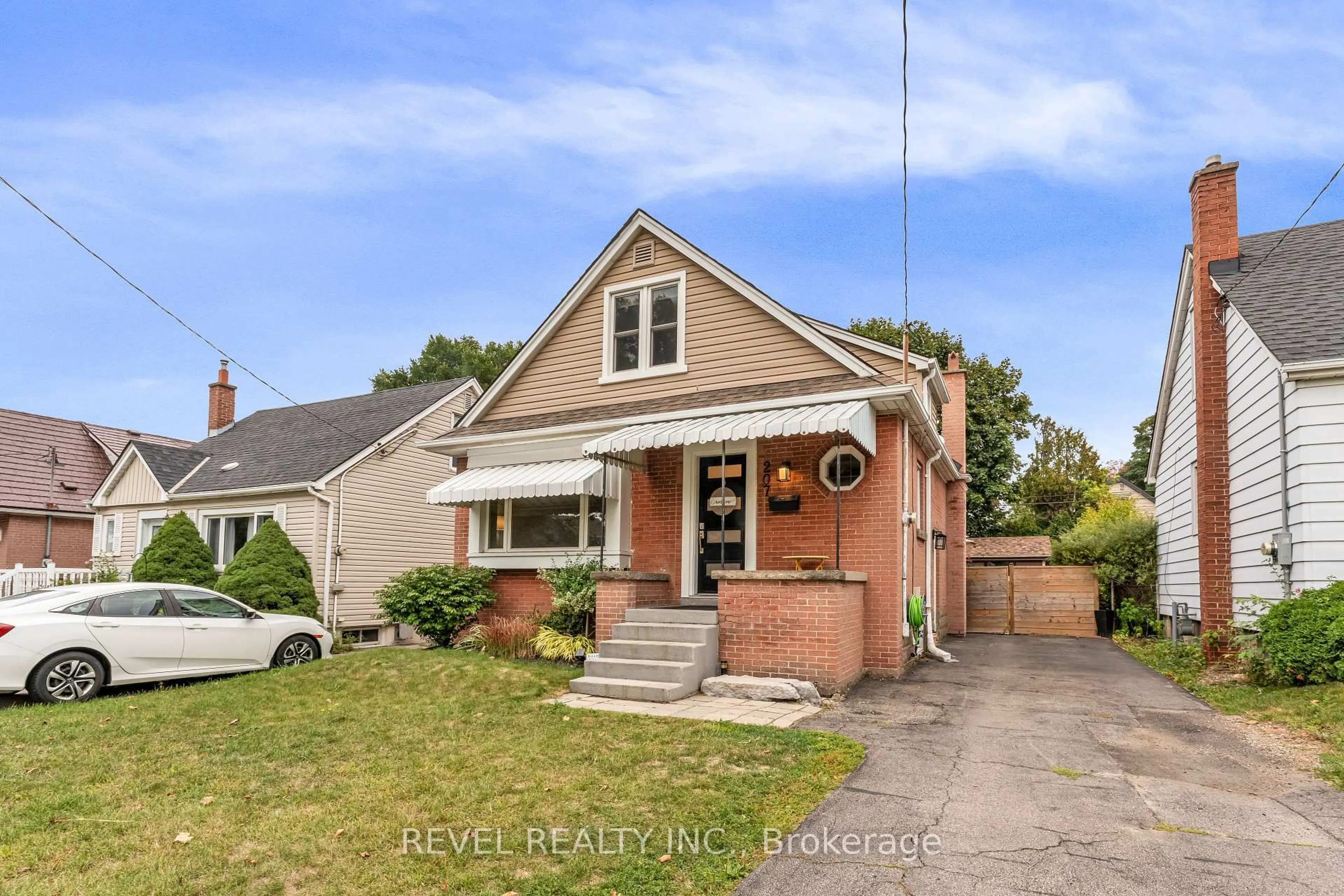 Home with brick exterior material, street for 207 Auburn Ave, Hamilton Ontario L8K 3B4