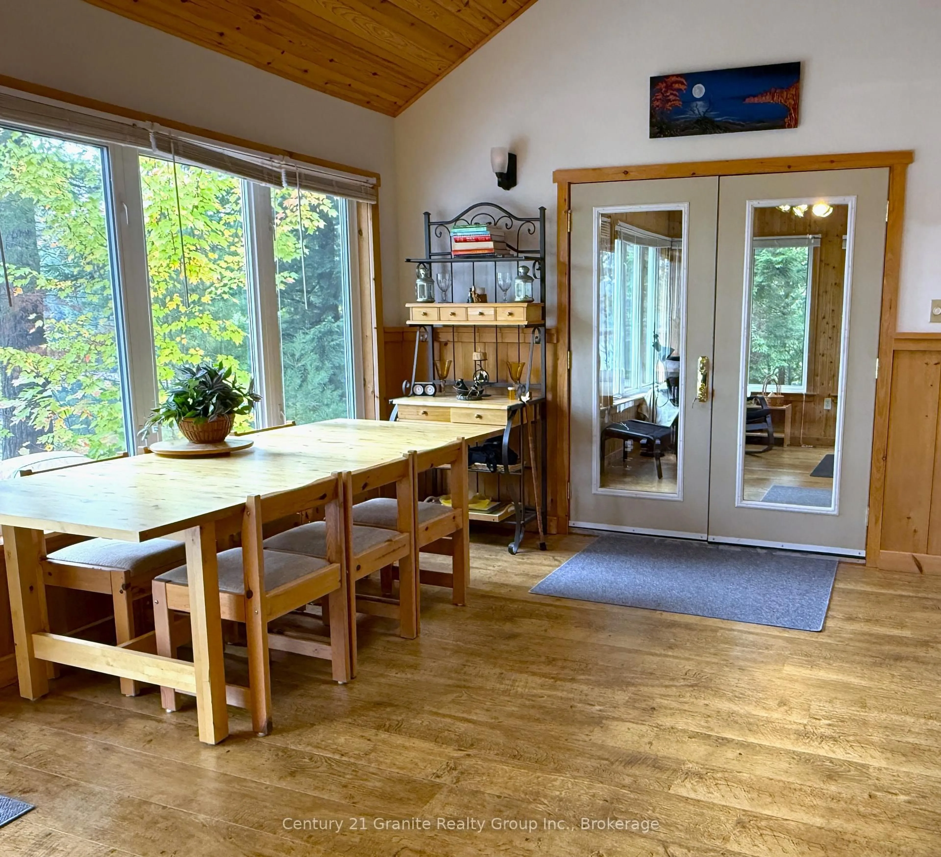Dining room, wood/laminate floor for 1773 Blue Heron Rd, Dysart et al Ontario K0M 1S0