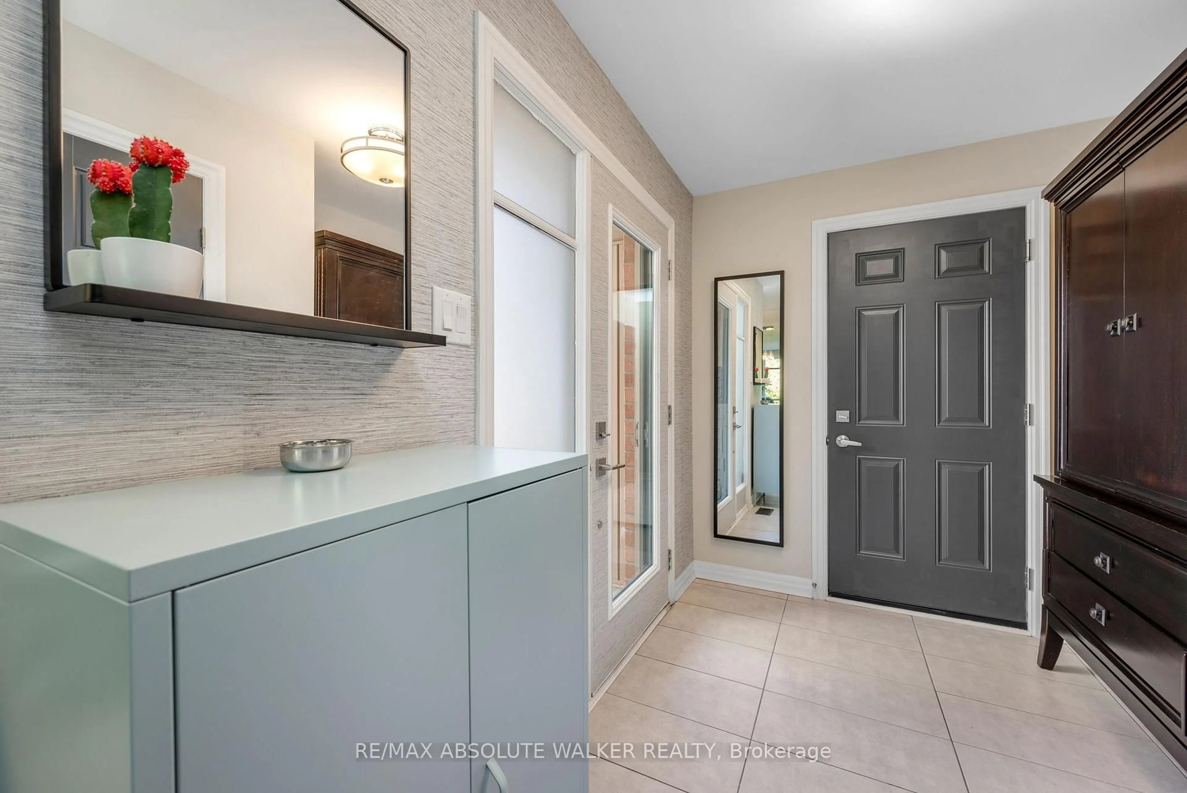 Indoor entryway for 49 Aveia Private, Ottawa Ontario K4A 0X1