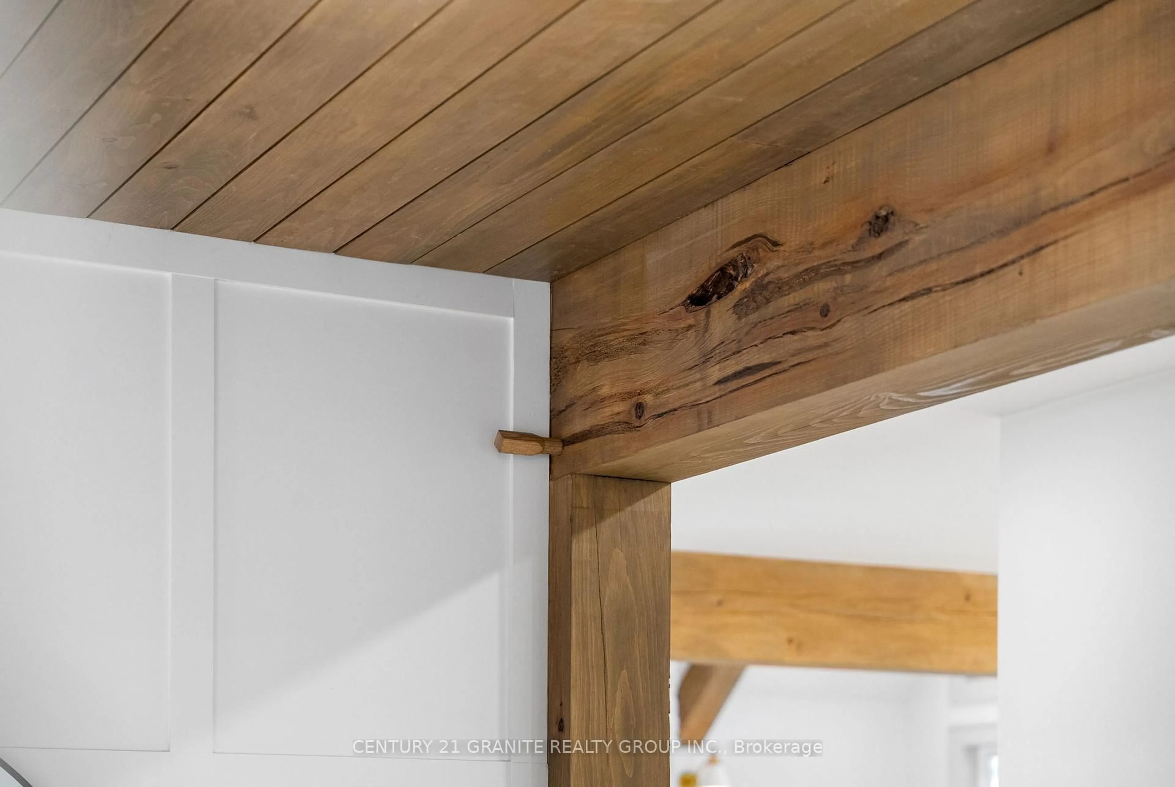 Indoor entryway for 356 Old Welsh Rd, Bancroft Ontario K0L 1C0