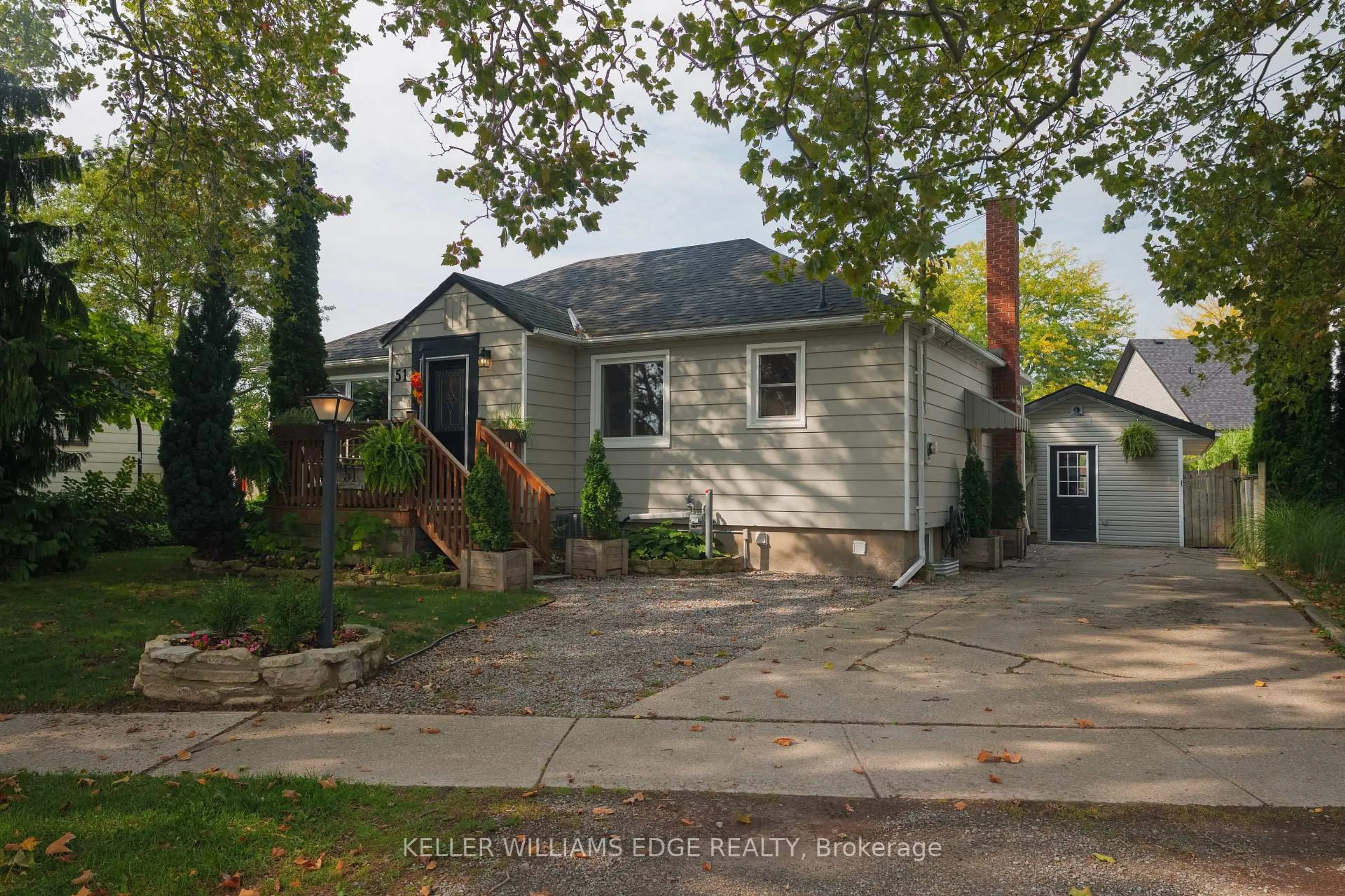 Home with vinyl exterior material, street for 51 Beamer Ave, St. Catharines Ontario L2M 2L6