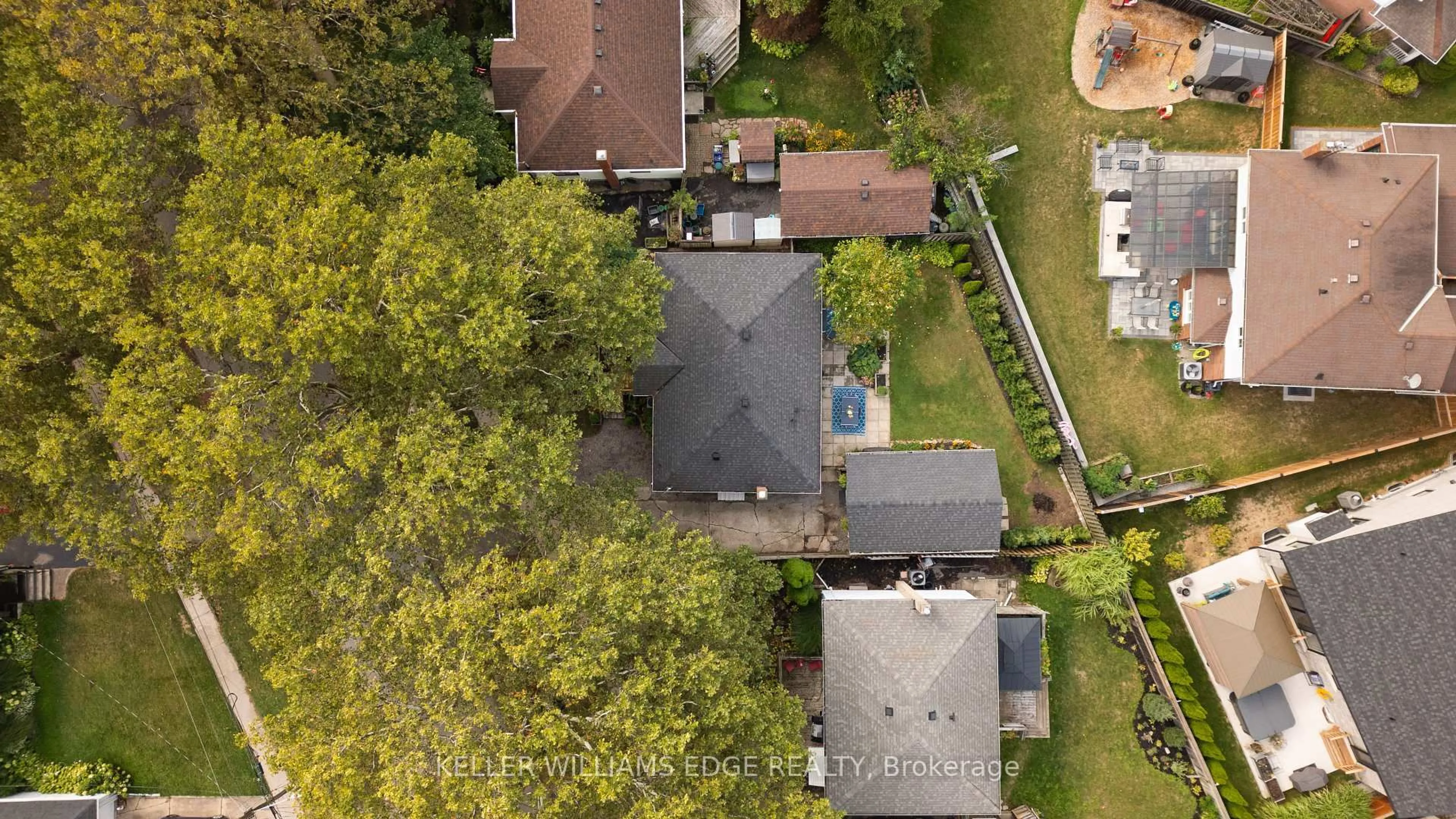 A pic from outside/outdoor area/front of a property/back of a property/a pic from drone, street for 51 Beamer Ave, St. Catharines Ontario L2M 2L6