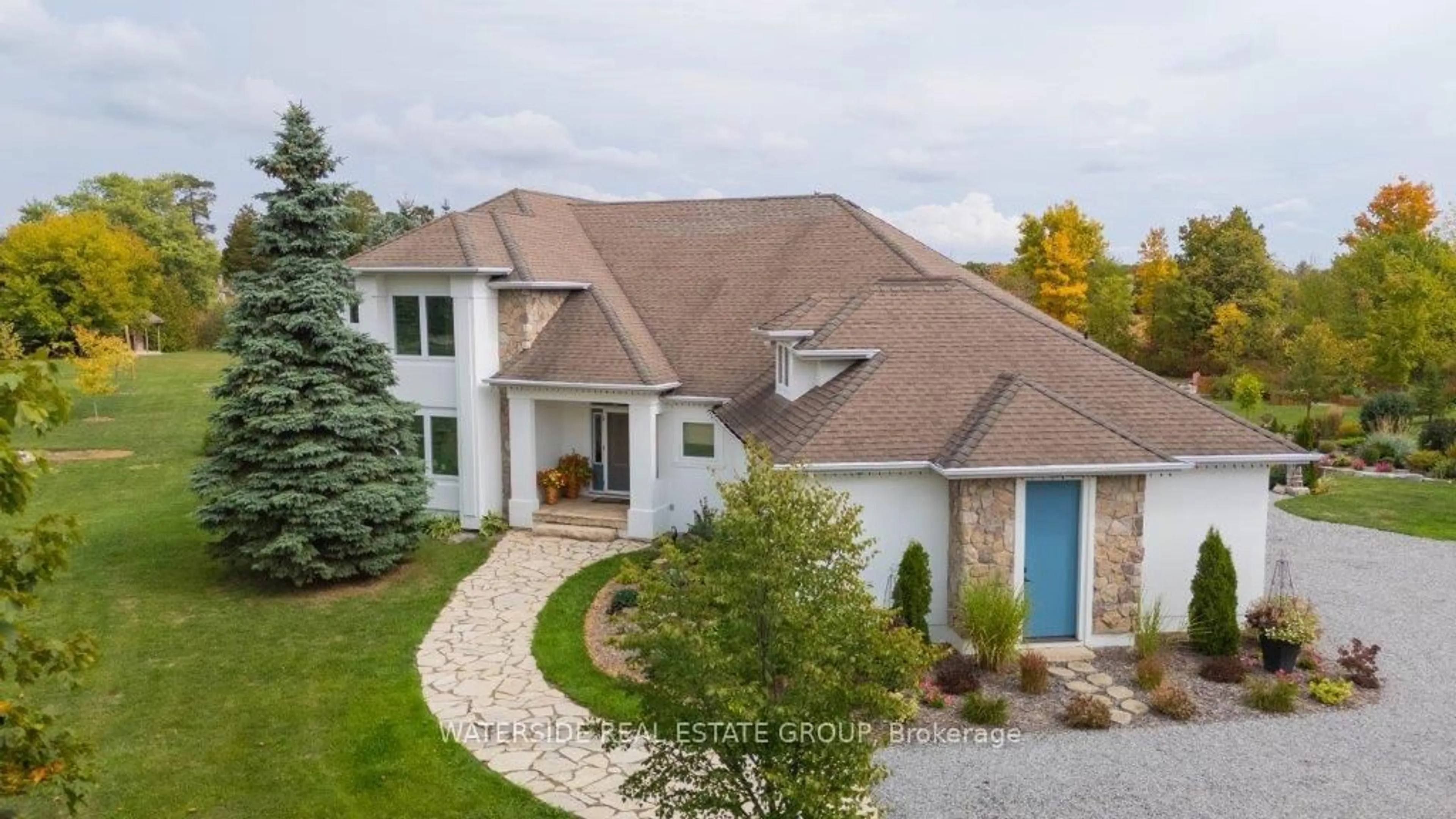 A pic from outside/outdoor area/front of a property/back of a property/a pic from drone, unknown for 2493 Meadow Crt, West Lincoln Ontario L0R 1Y0