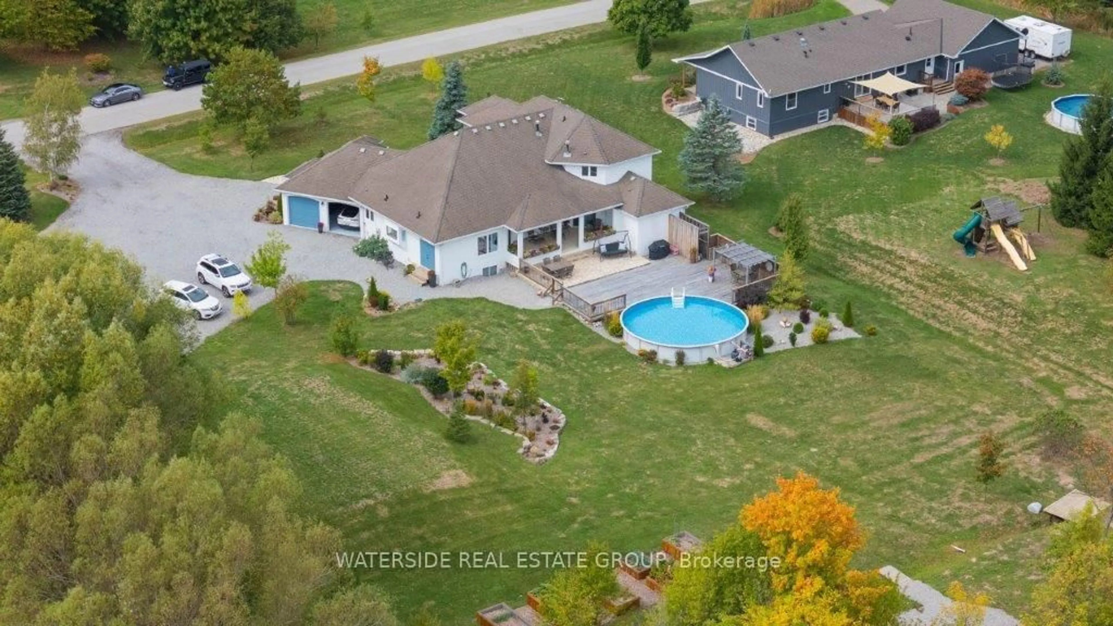 A pic from outside/outdoor area/front of a property/back of a property/a pic from drone, water/lake/river/ocean view for 2493 Meadow Crt, West Lincoln Ontario L0R 1Y0