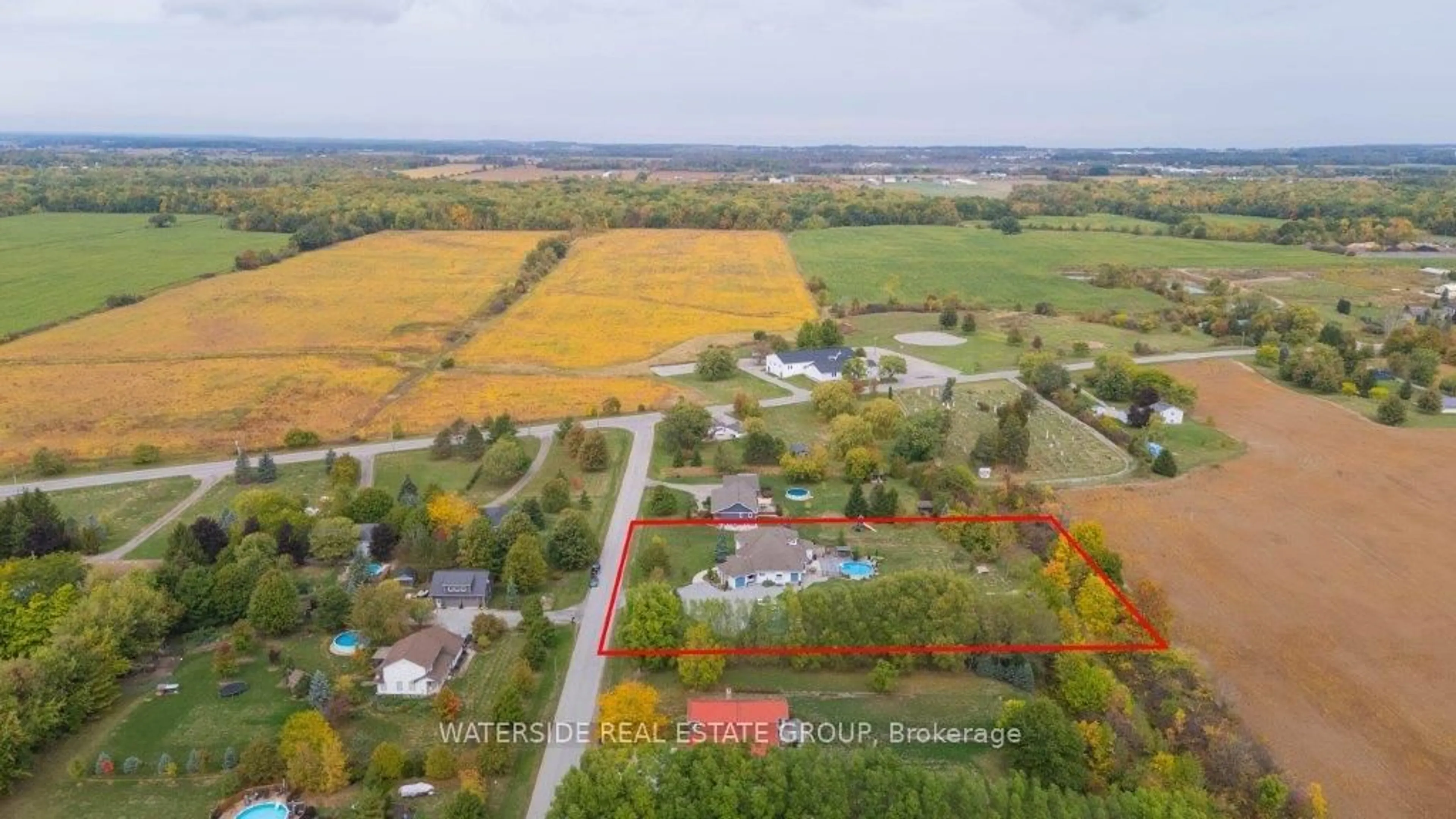 A pic from outside/outdoor area/front of a property/back of a property/a pic from drone, water/lake/river/ocean view for 2493 Meadow Crt, West Lincoln Ontario L0R 1Y0