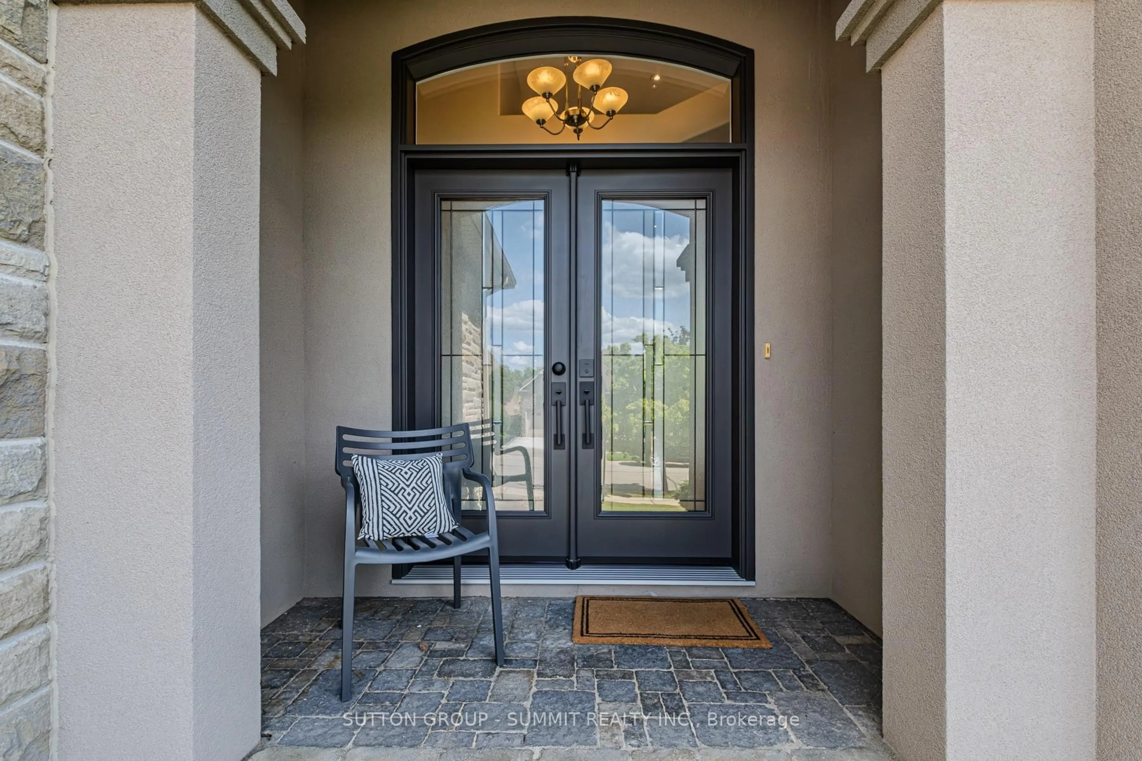 Indoor entryway for 5 Macdonald Cres, Brantford Ontario N3R 8B2