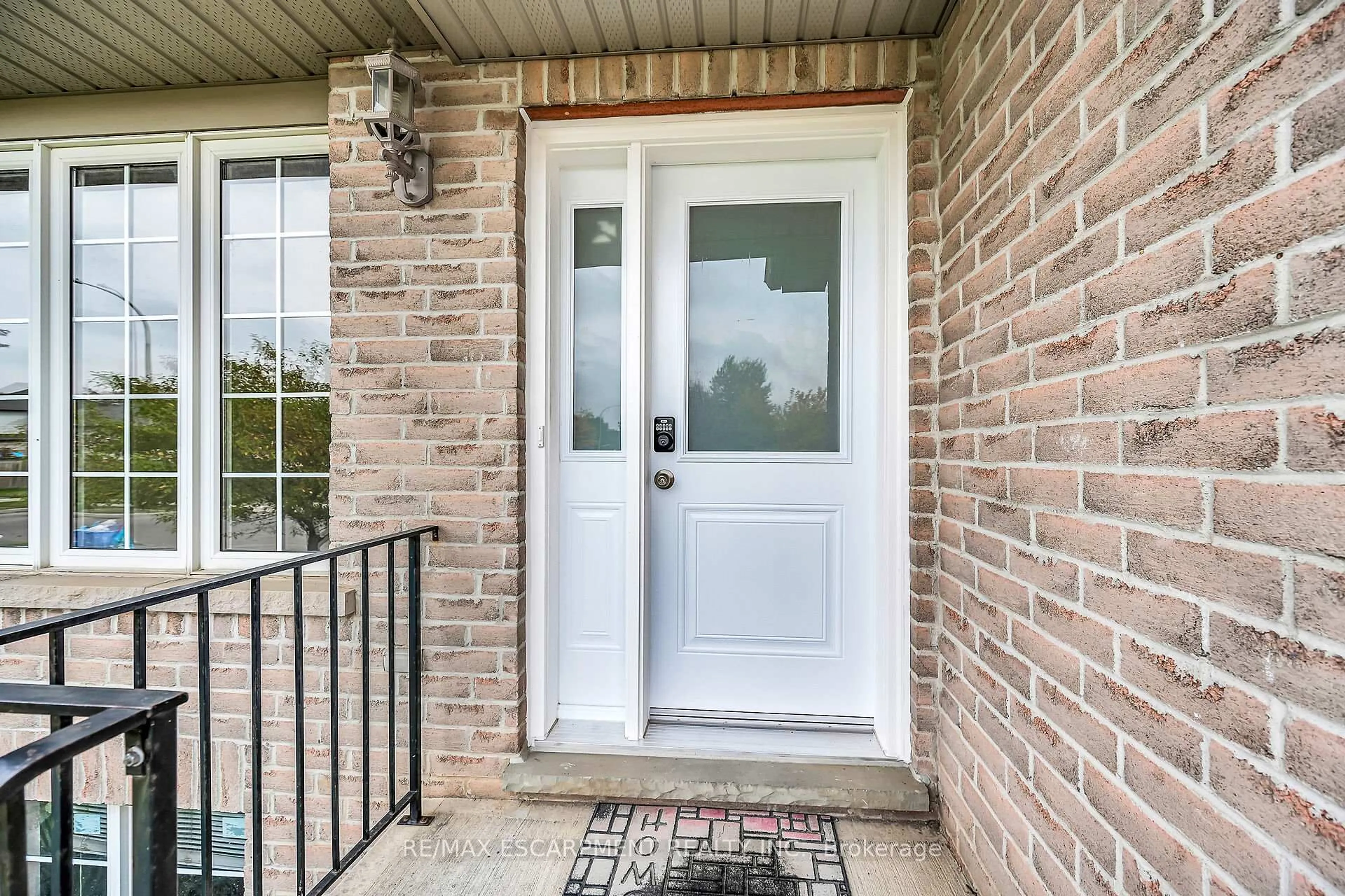 Indoor entryway for 83 Marion St, Hamilton Ontario L0R 1W0