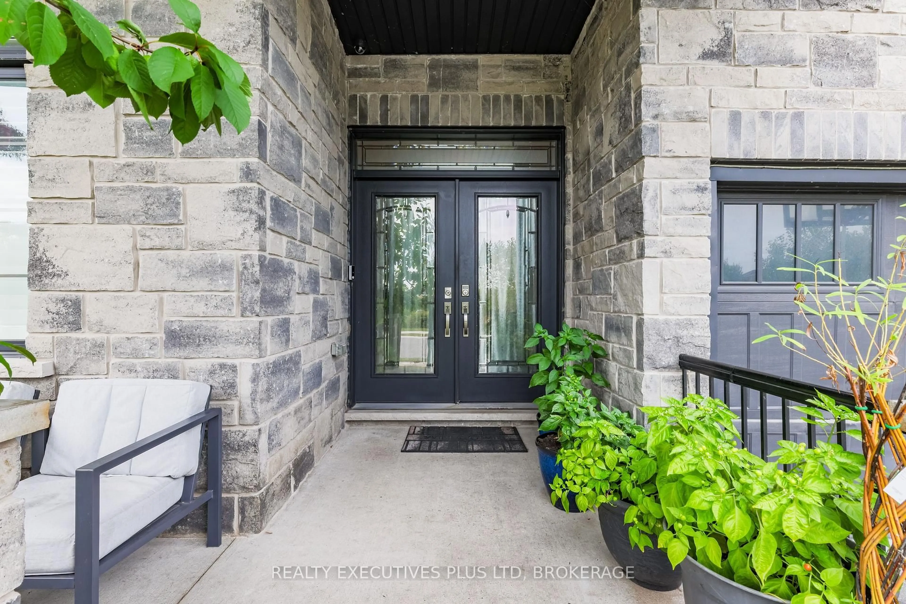 Indoor entryway for 9211 Tallgrass Ave, Niagara Falls Ontario L2G 0A4