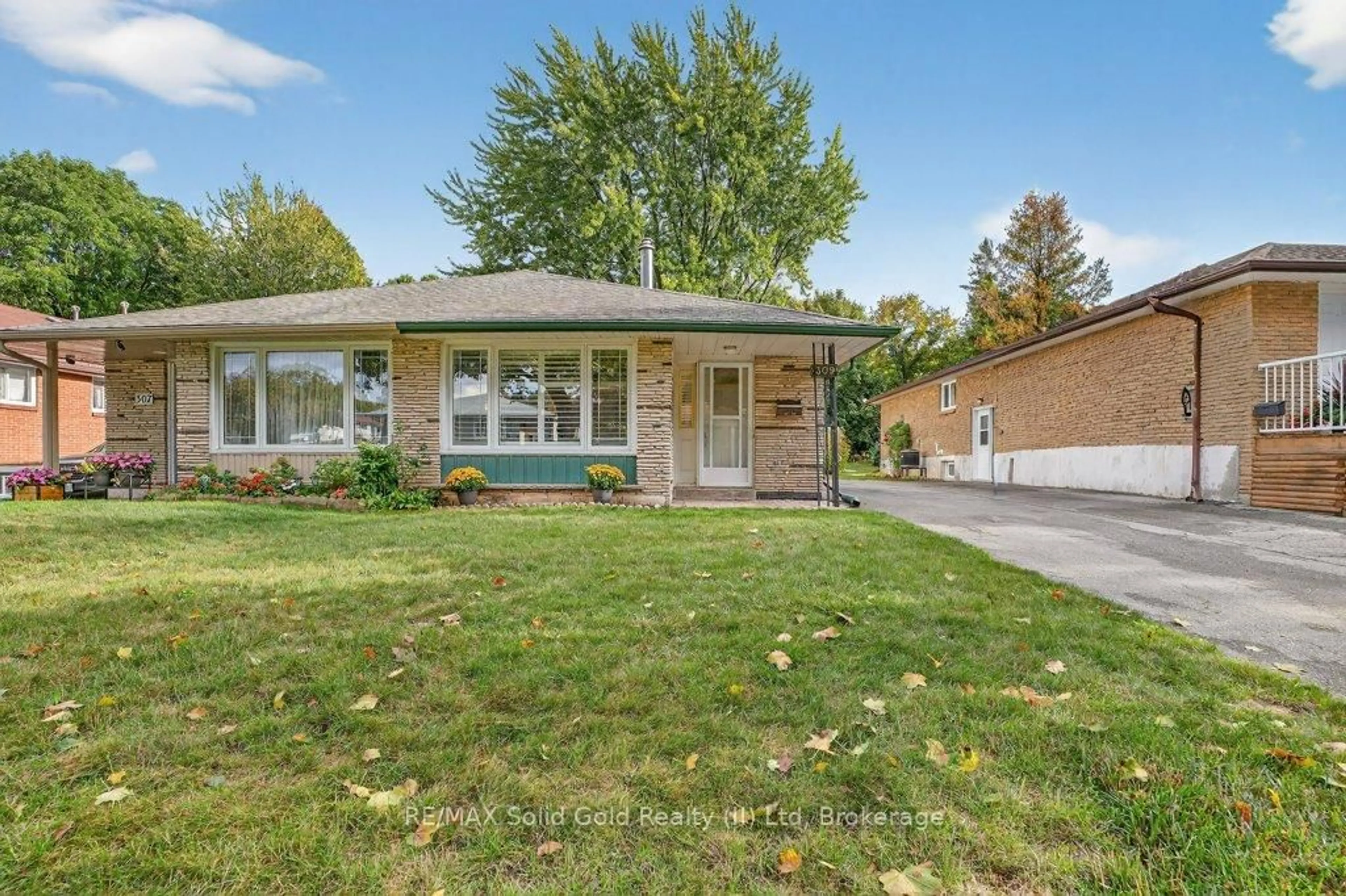 Home with vinyl exterior material, street for 309 Westwood Dr, Kitchener Ontario N2M 2L3