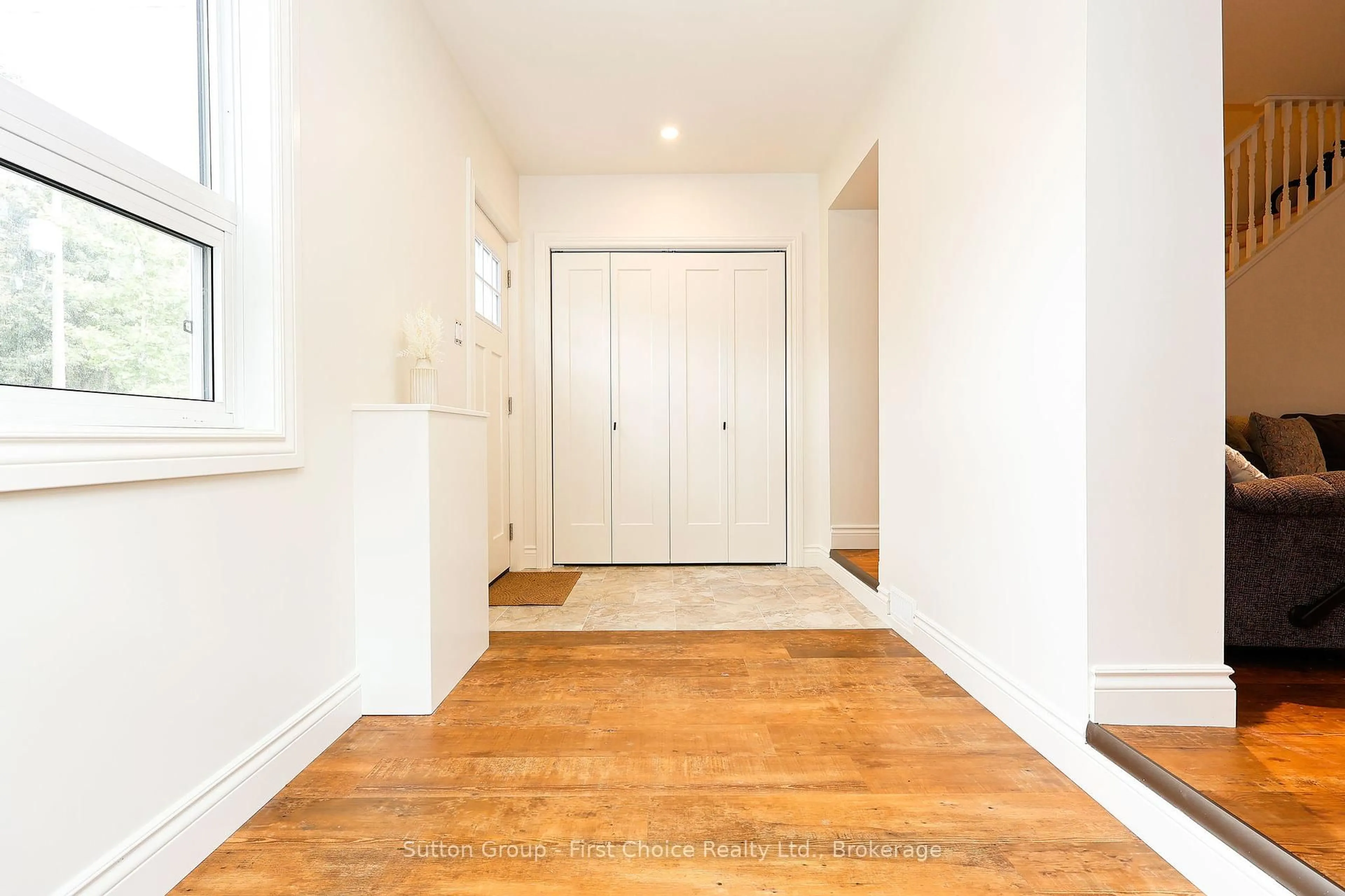 Indoor entryway for 36 Mcnab St, Stratford Ontario N5A 1Y9