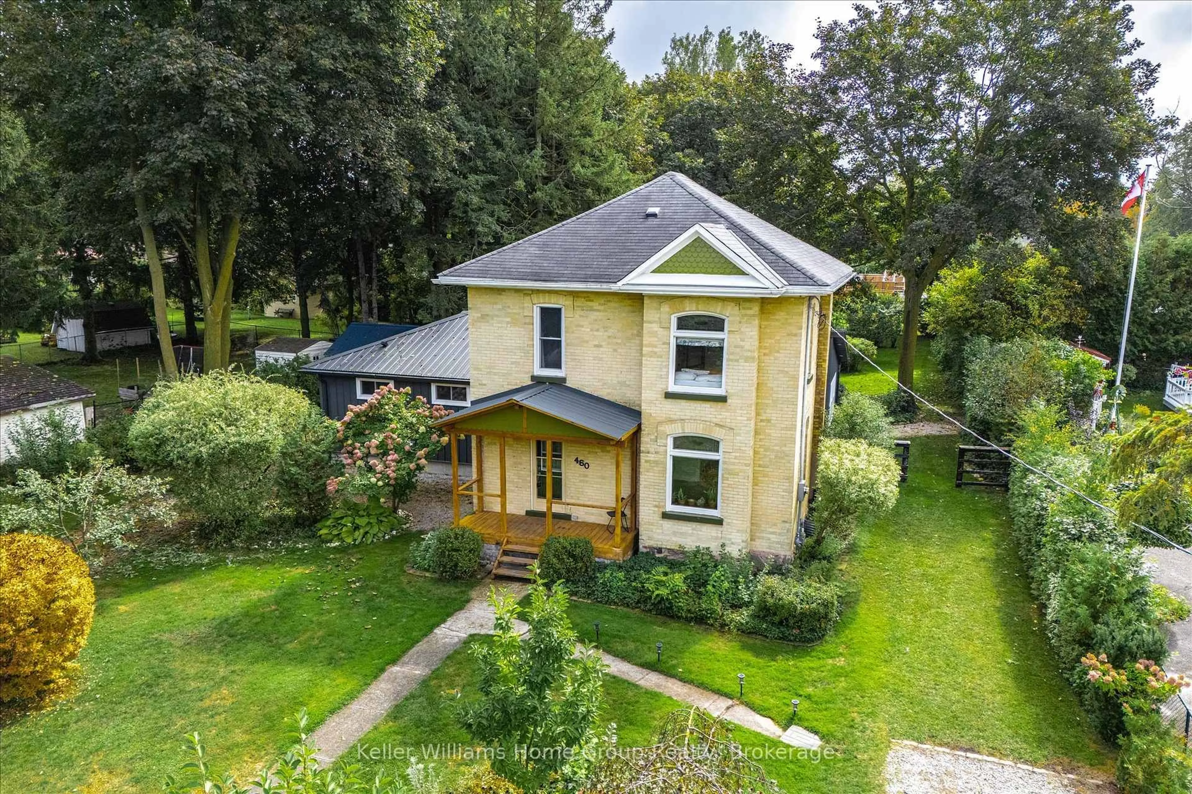 A pic from outside/outdoor area/front of a property/back of a property/a pic from drone, building for 460 Waterloo St, Wellington North Ontario N0G 2L3