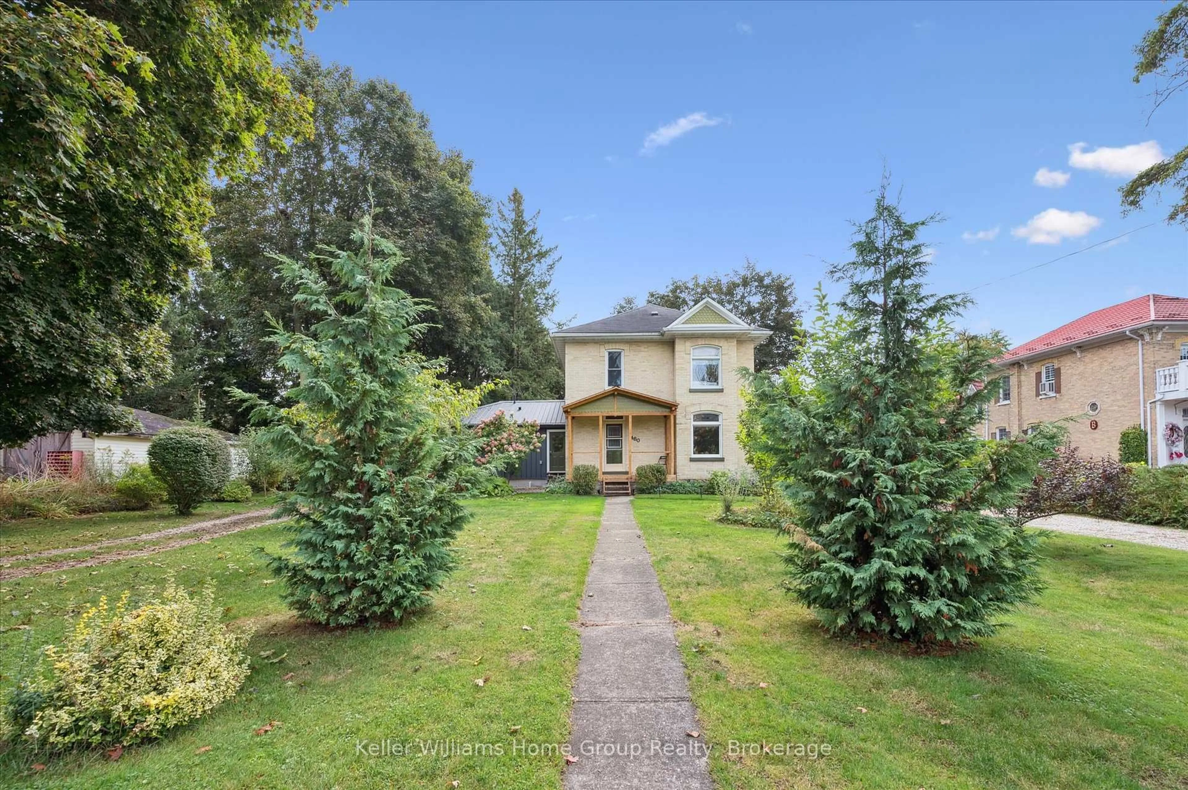 A pic from outside/outdoor area/front of a property/back of a property/a pic from drone, street for 460 Waterloo St, Wellington North Ontario N0G 2L3