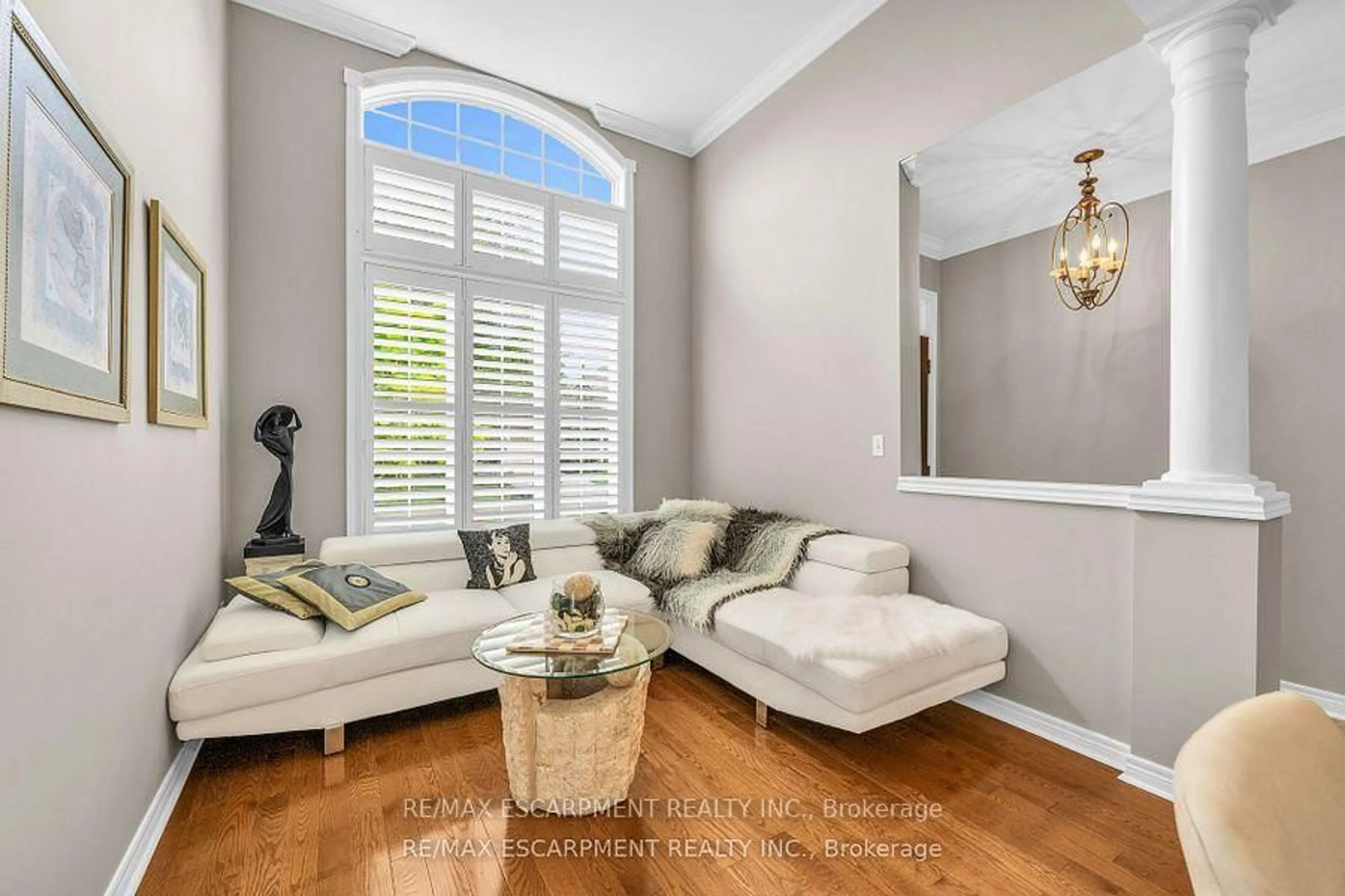 Living room with furniture, unknown for 38 Sunbeam Dr, Hamilton Ontario L9B 2X9