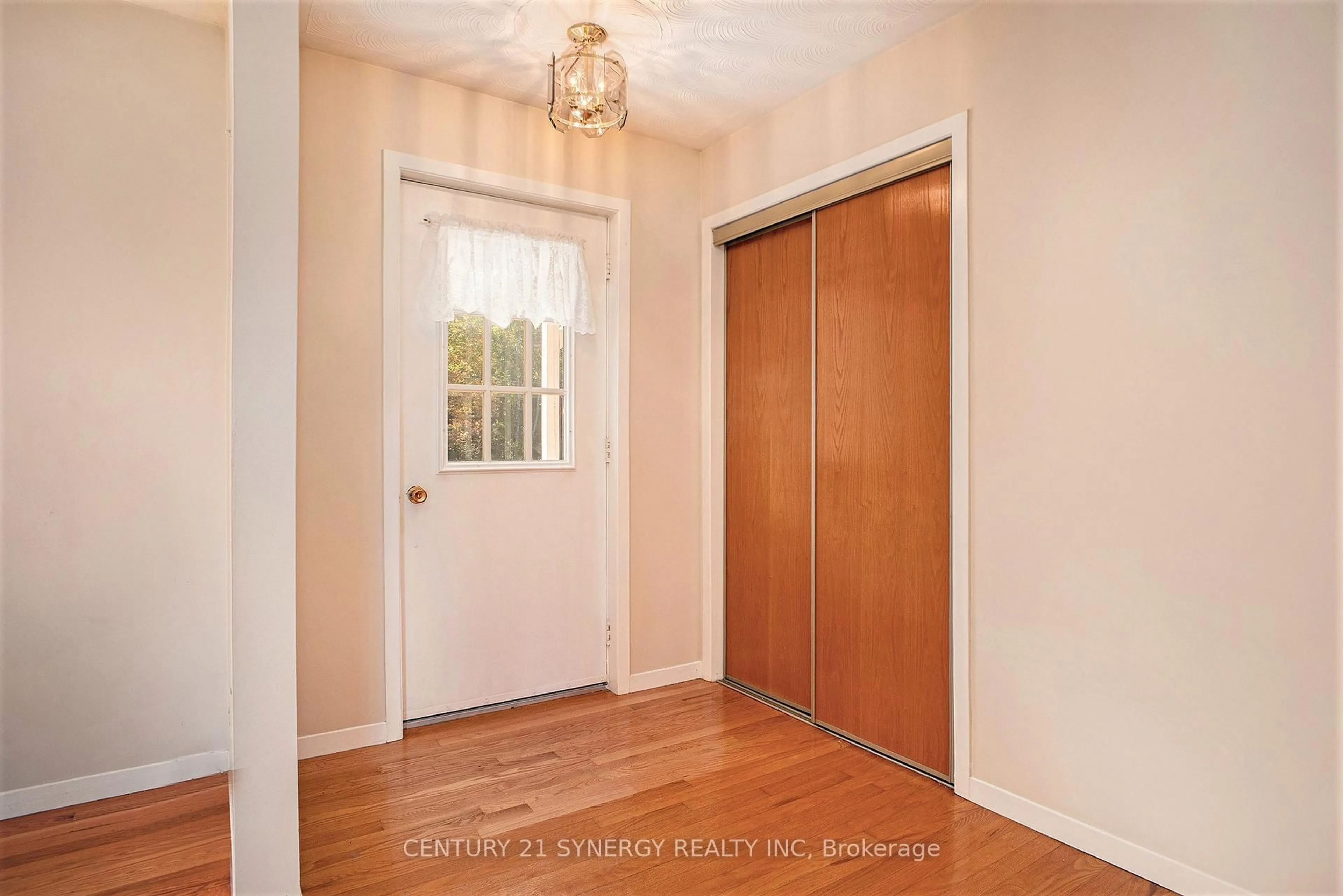 Indoor entryway for 280 ROUTE 300 Rd, The Nation Ontario K0A 1M0