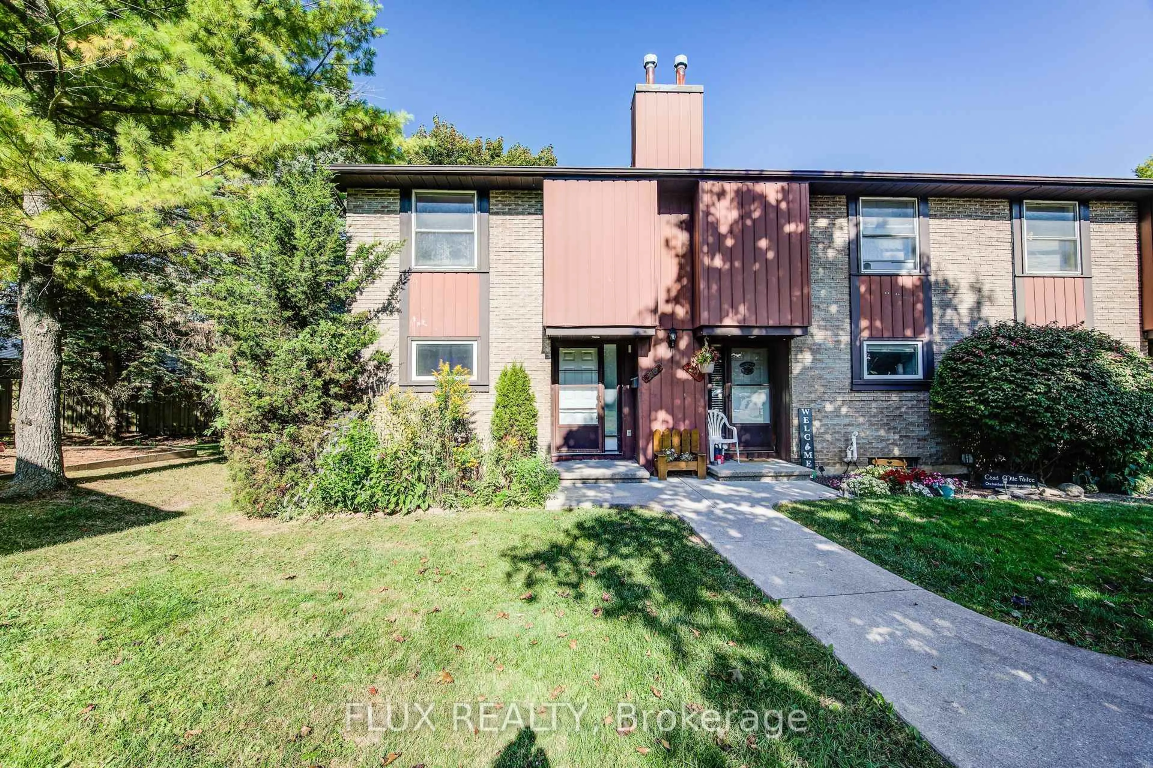 Home with brick exterior material, street for 539 Willow Rd #48, Guelph Ontario N1H 7G3