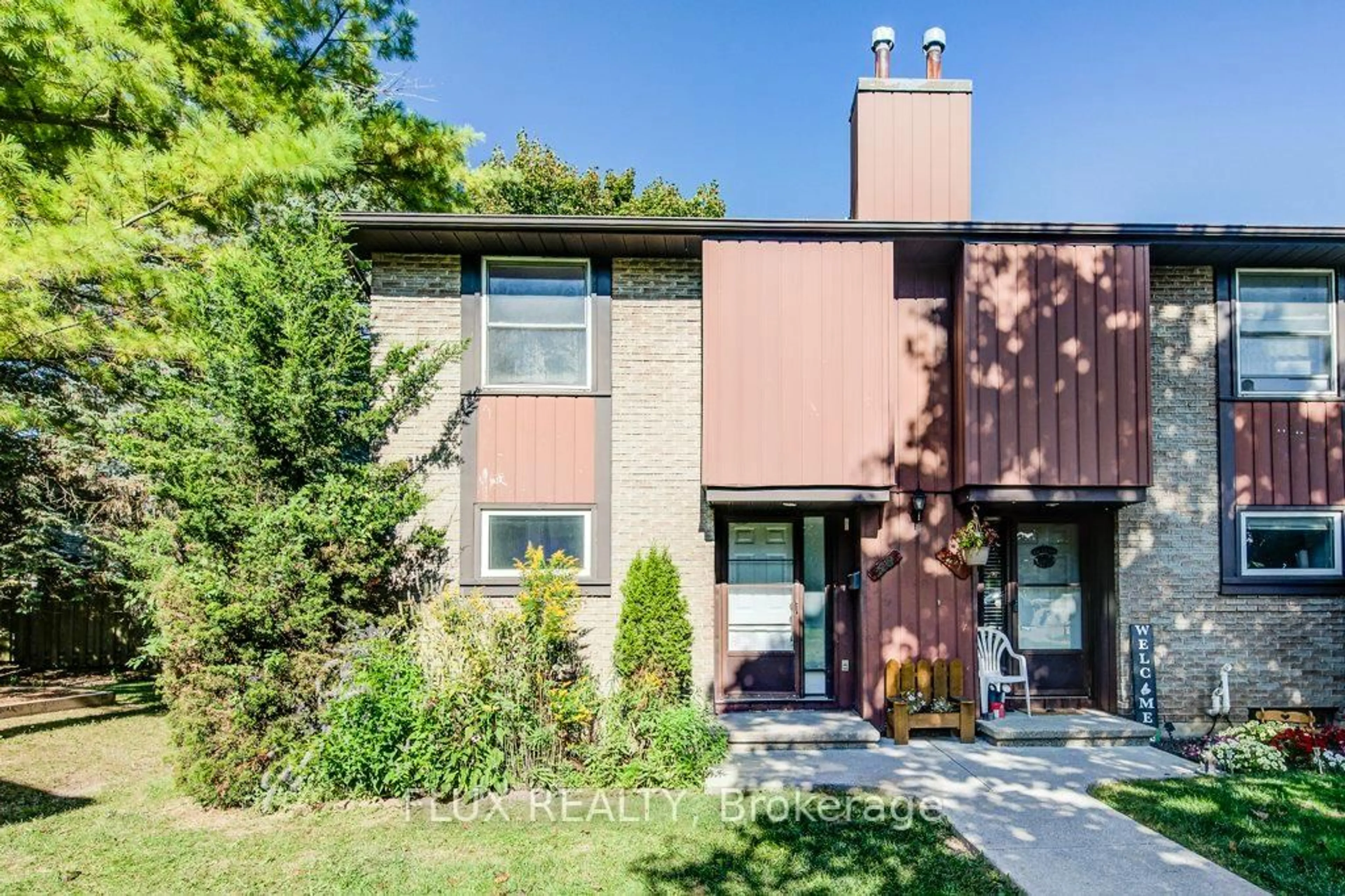 Home with brick exterior material, street for 539 Willow Rd #48, Guelph Ontario N1H 7G3