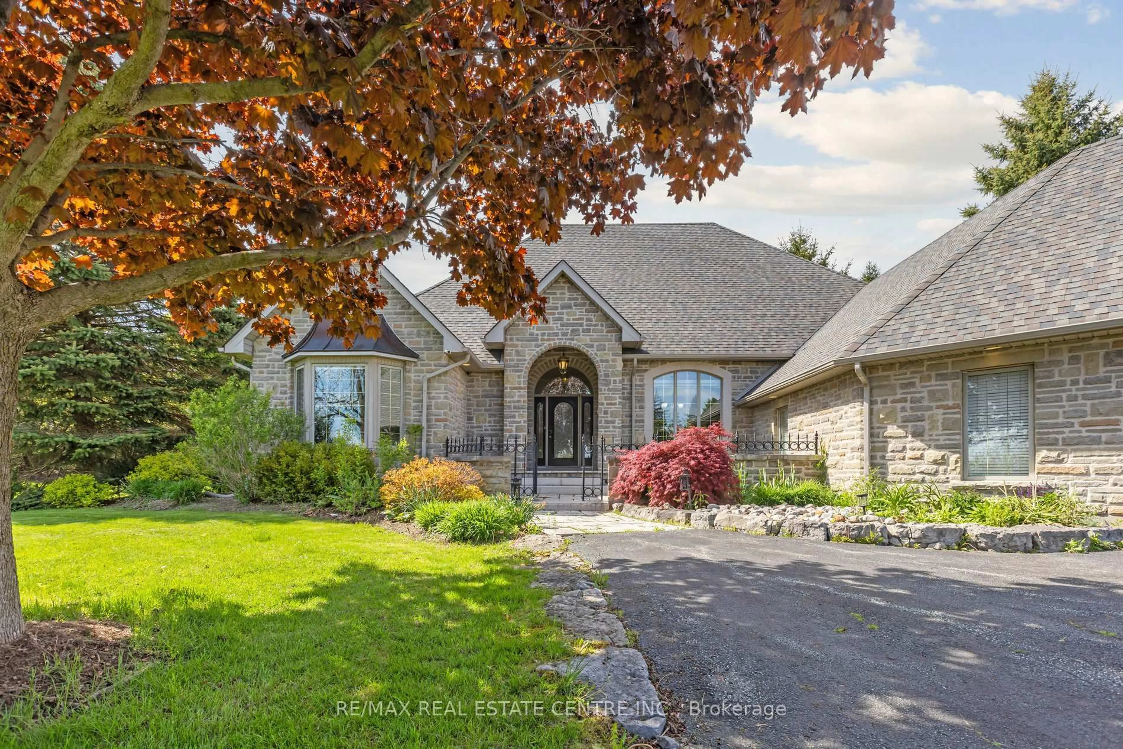 Home with brick exterior material, unknown for 6 Fox Run Rd, Puslinch Ontario N1H 6H9