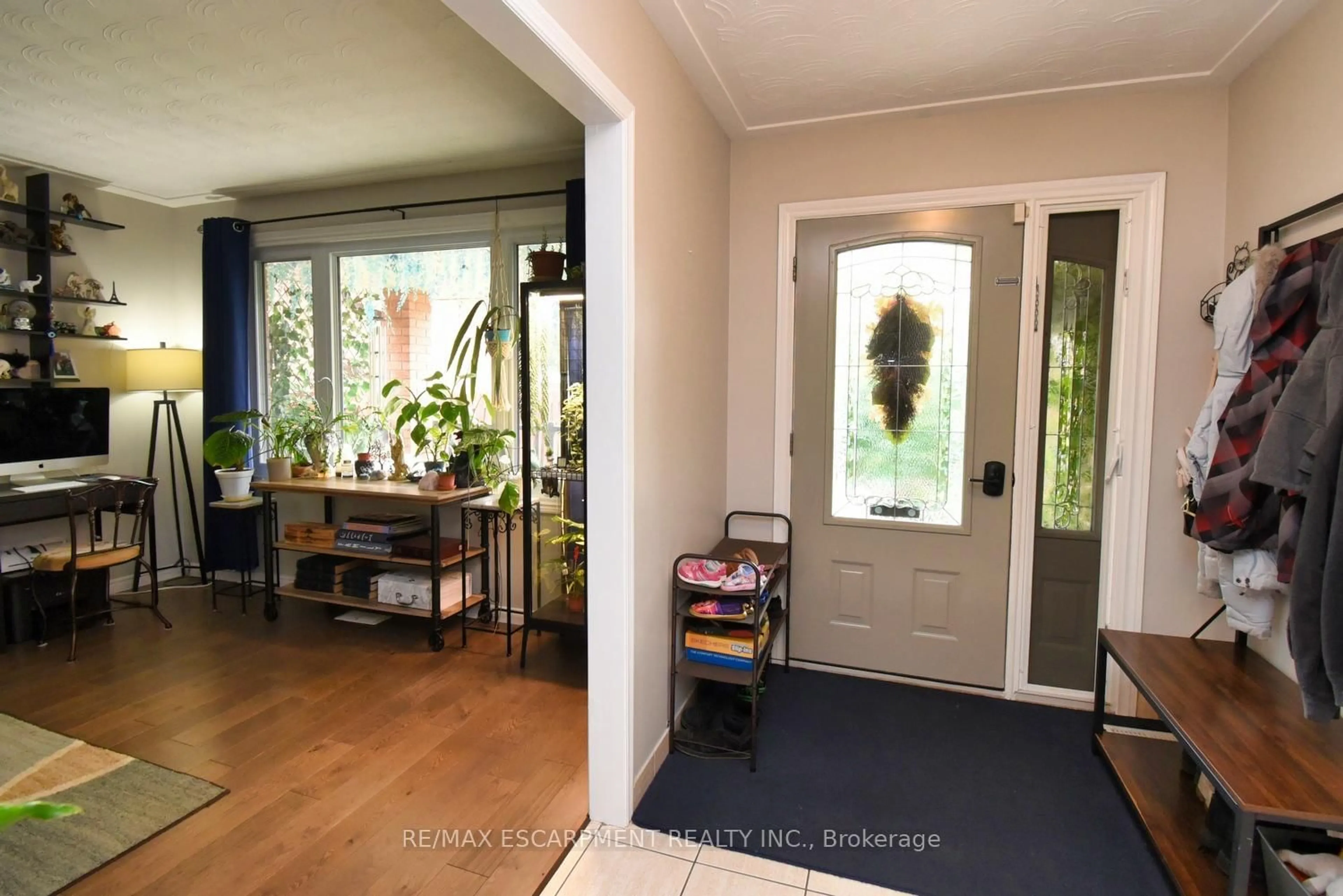 Indoor entryway for 3 Evelyn St, Brantford Ontario N3R 3G8