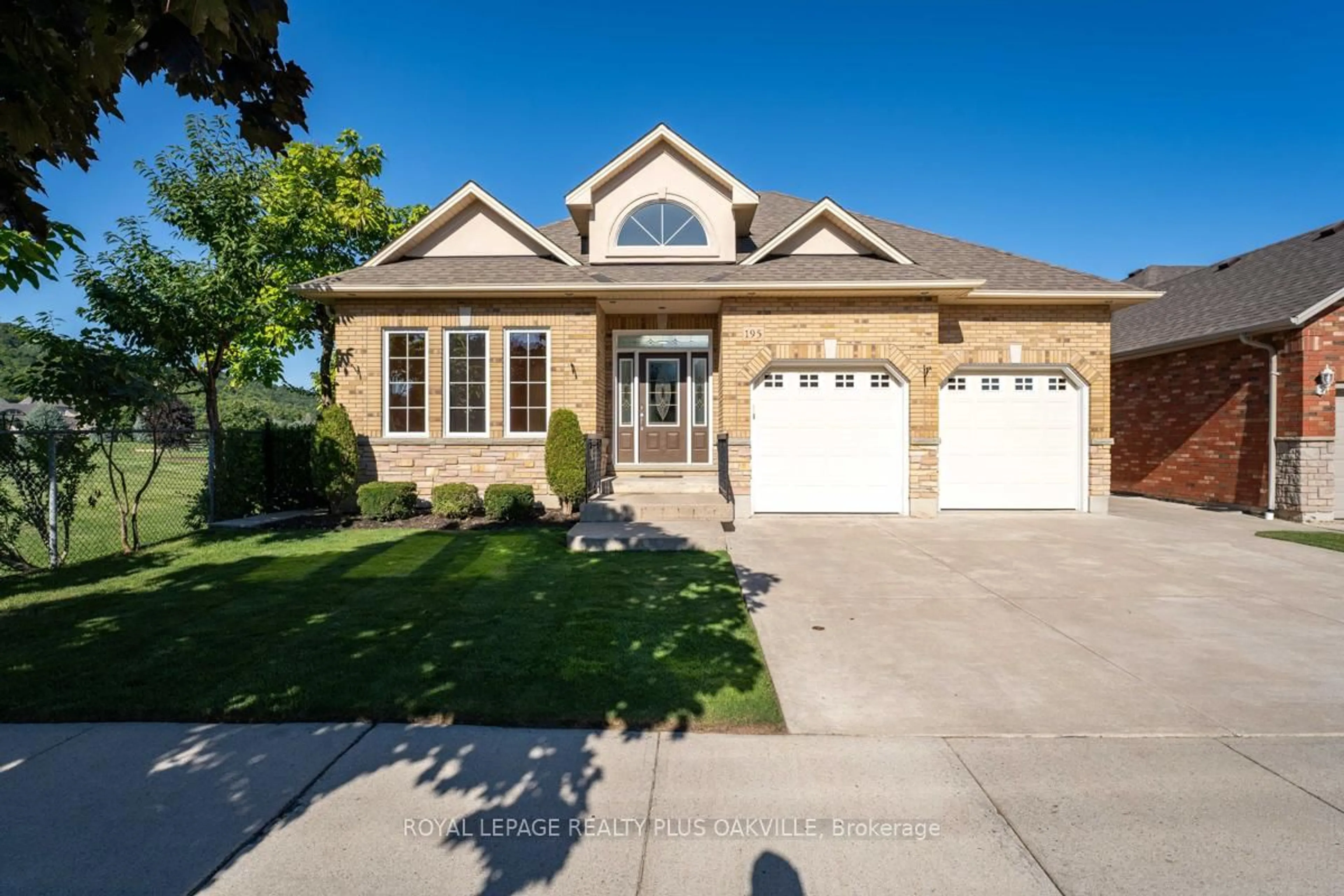 Home with brick exterior material, street for 195 Winona Rd, Hamilton Ontario L8E 5Y3