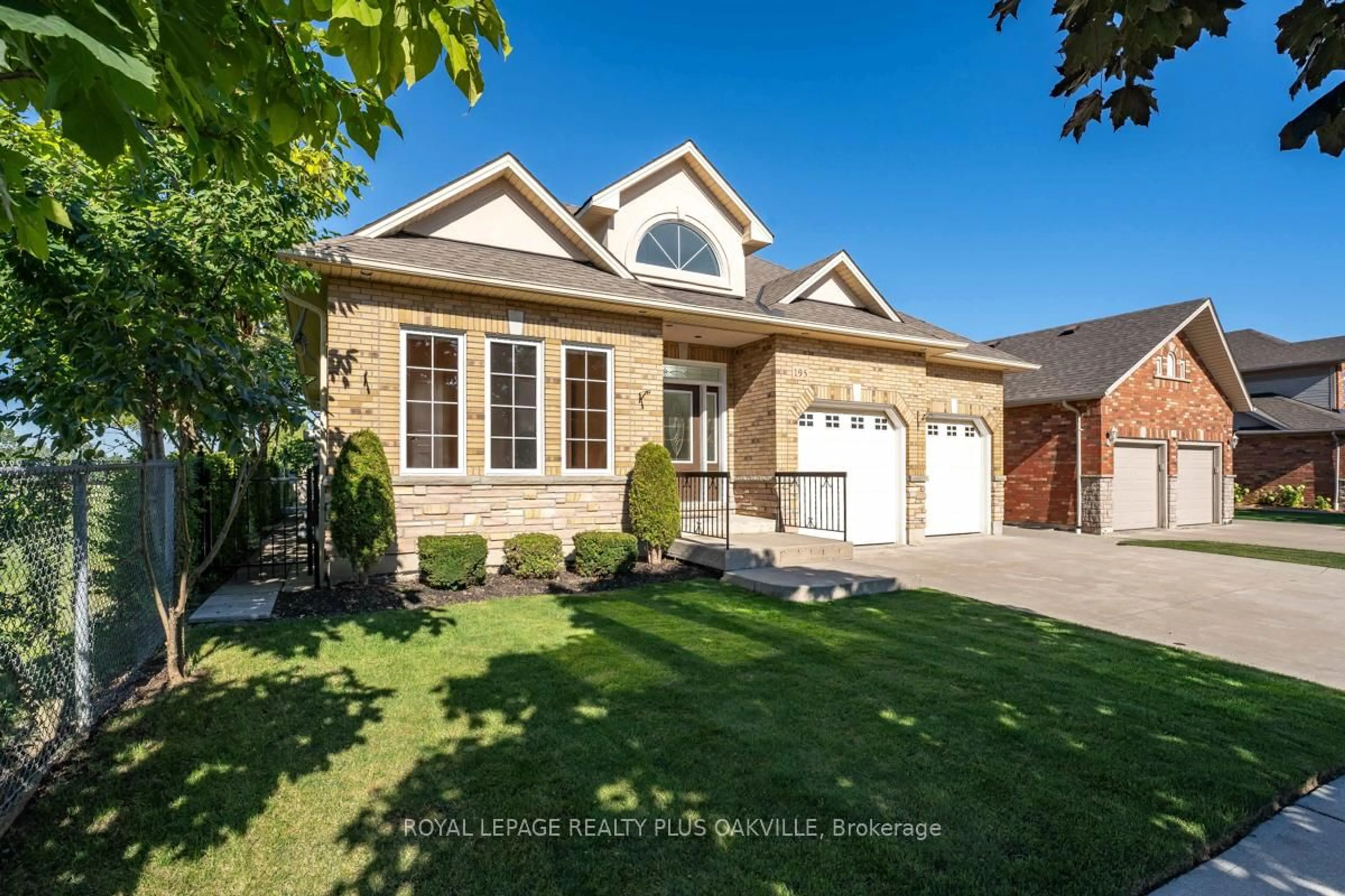 Home with brick exterior material, street for 195 Winona Rd, Hamilton Ontario L8E 5Y3