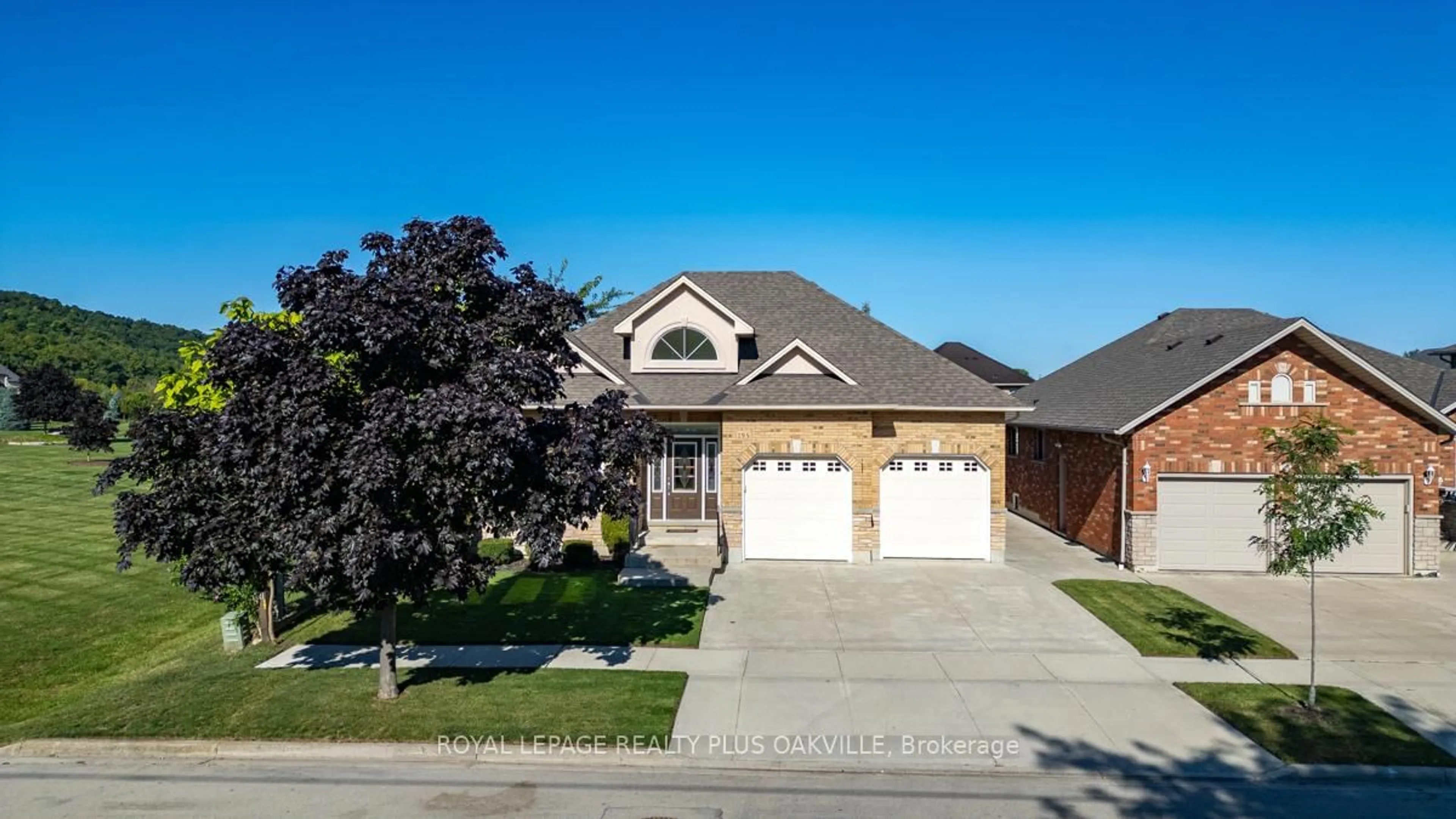 Home with brick exterior material, street for 195 Winona Rd, Hamilton Ontario L8E 5Y3
