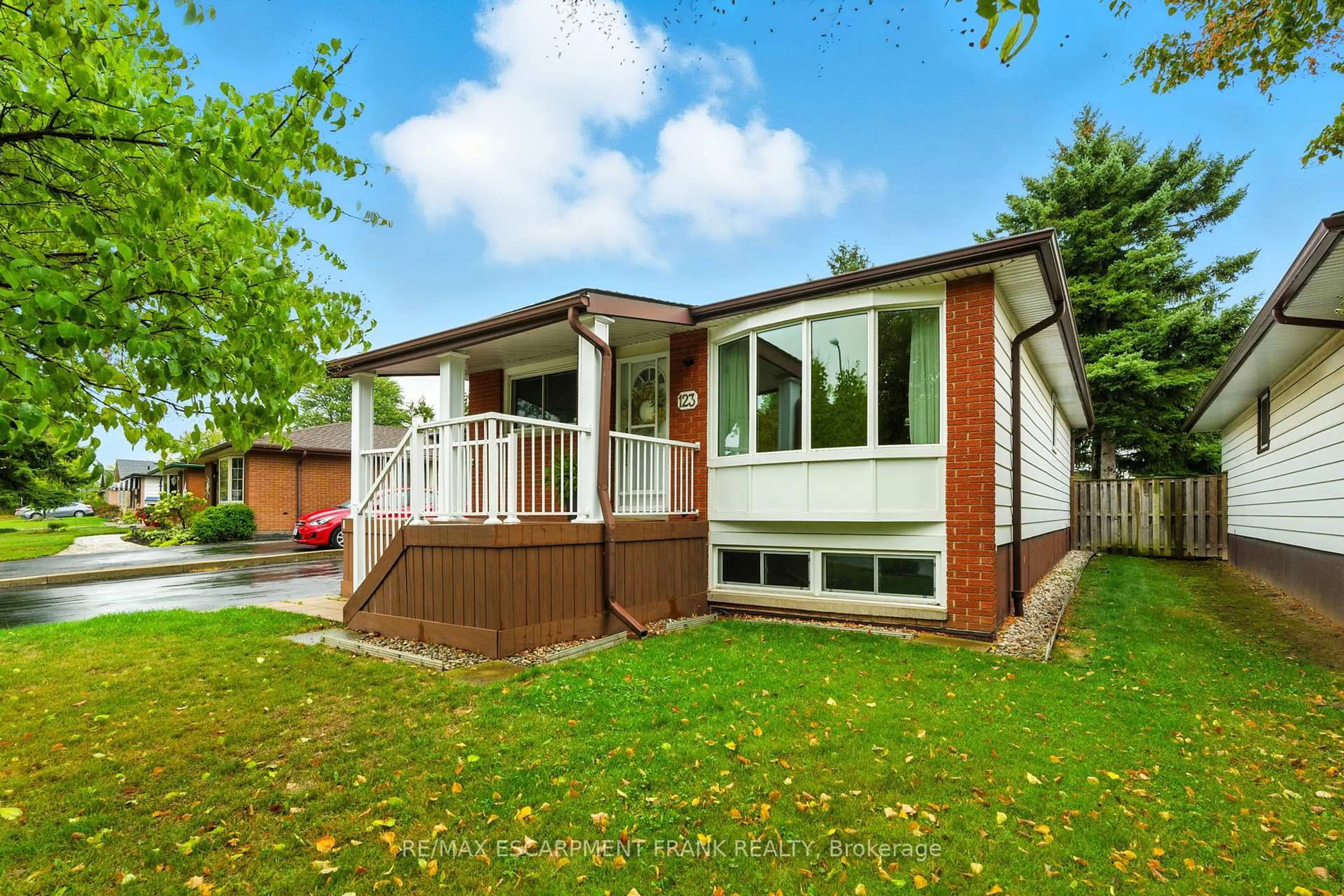 Home with vinyl exterior material, street for 123 Moxley Dr, Hamilton Ontario L8T 3Y8