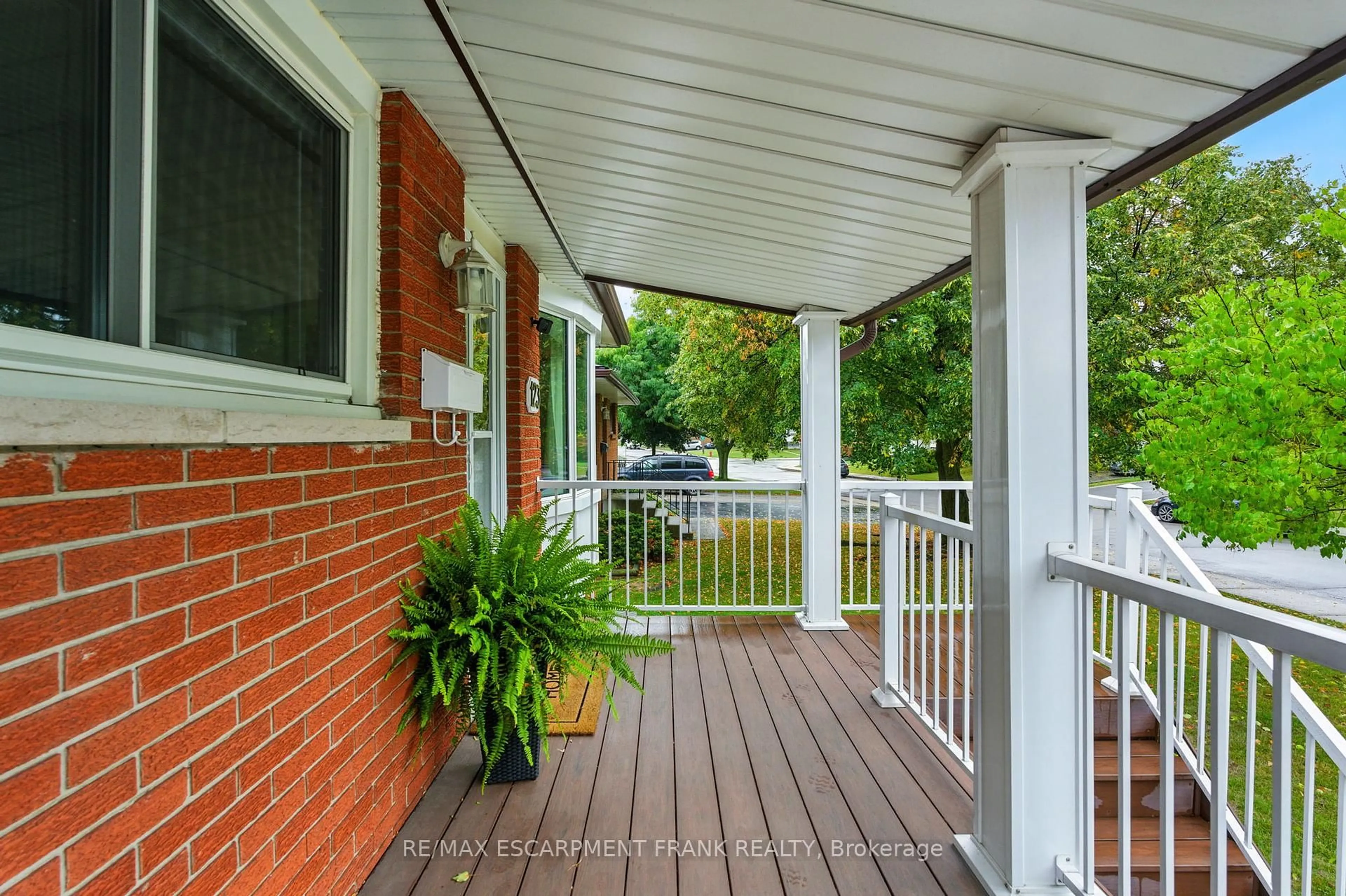 Patio, street for 123 Moxley Dr, Hamilton Ontario L8T 3Y8