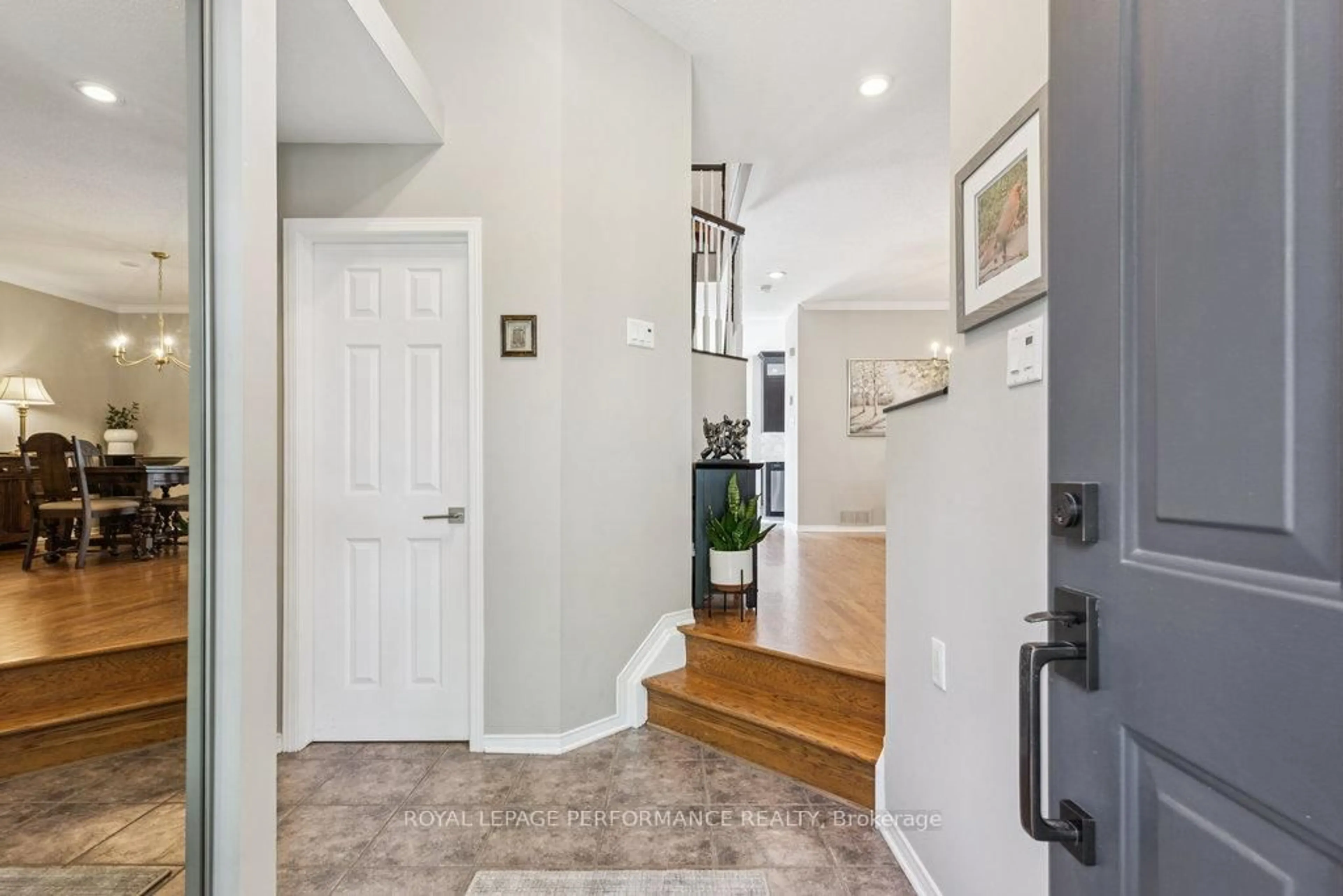 Indoor entryway for 8 Jack Aaron Dr, Ottawa Ontario K2G 6L4
