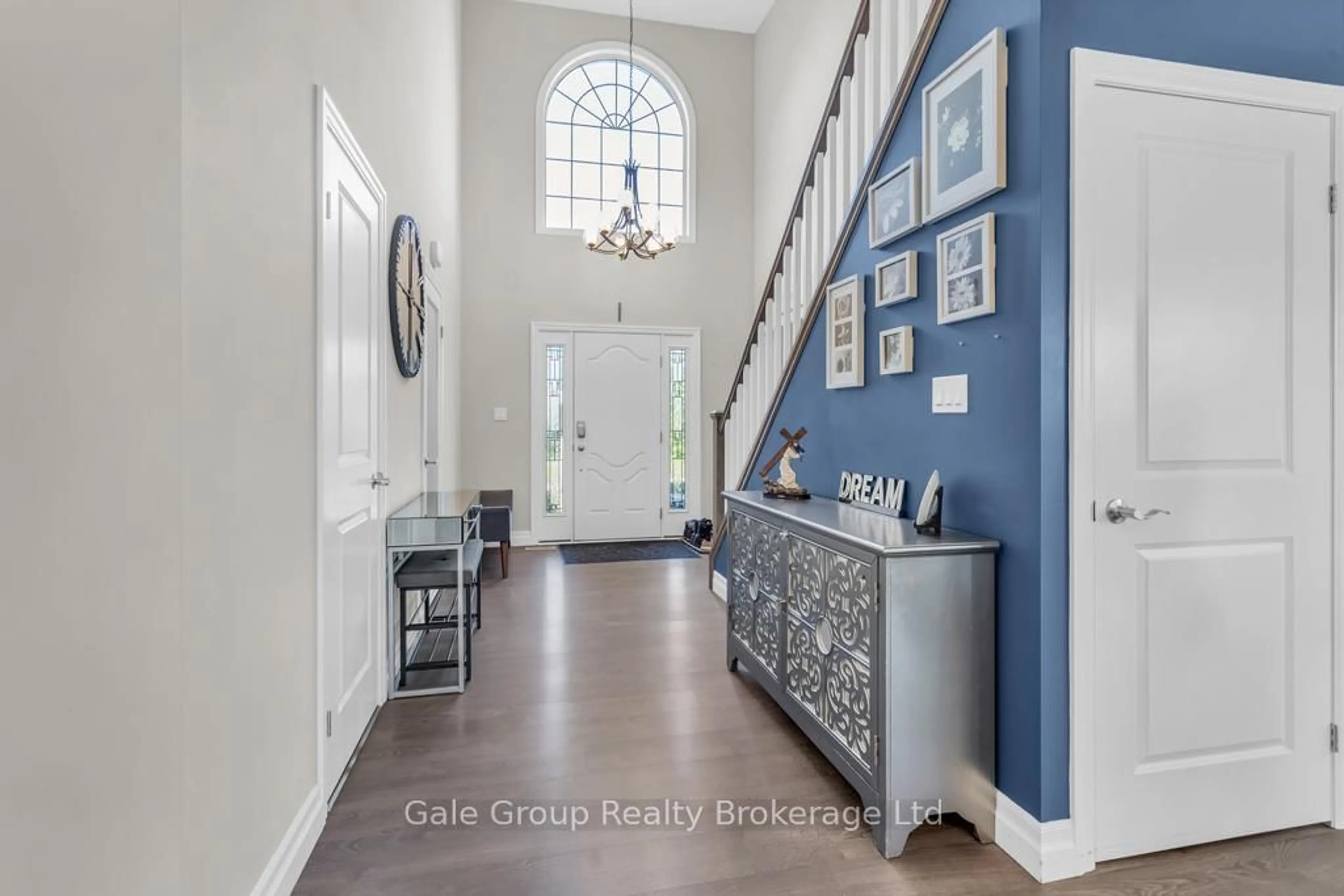 Indoor entryway for 307 Wilson Ave, Tillsonburg Ontario N4G 0H2