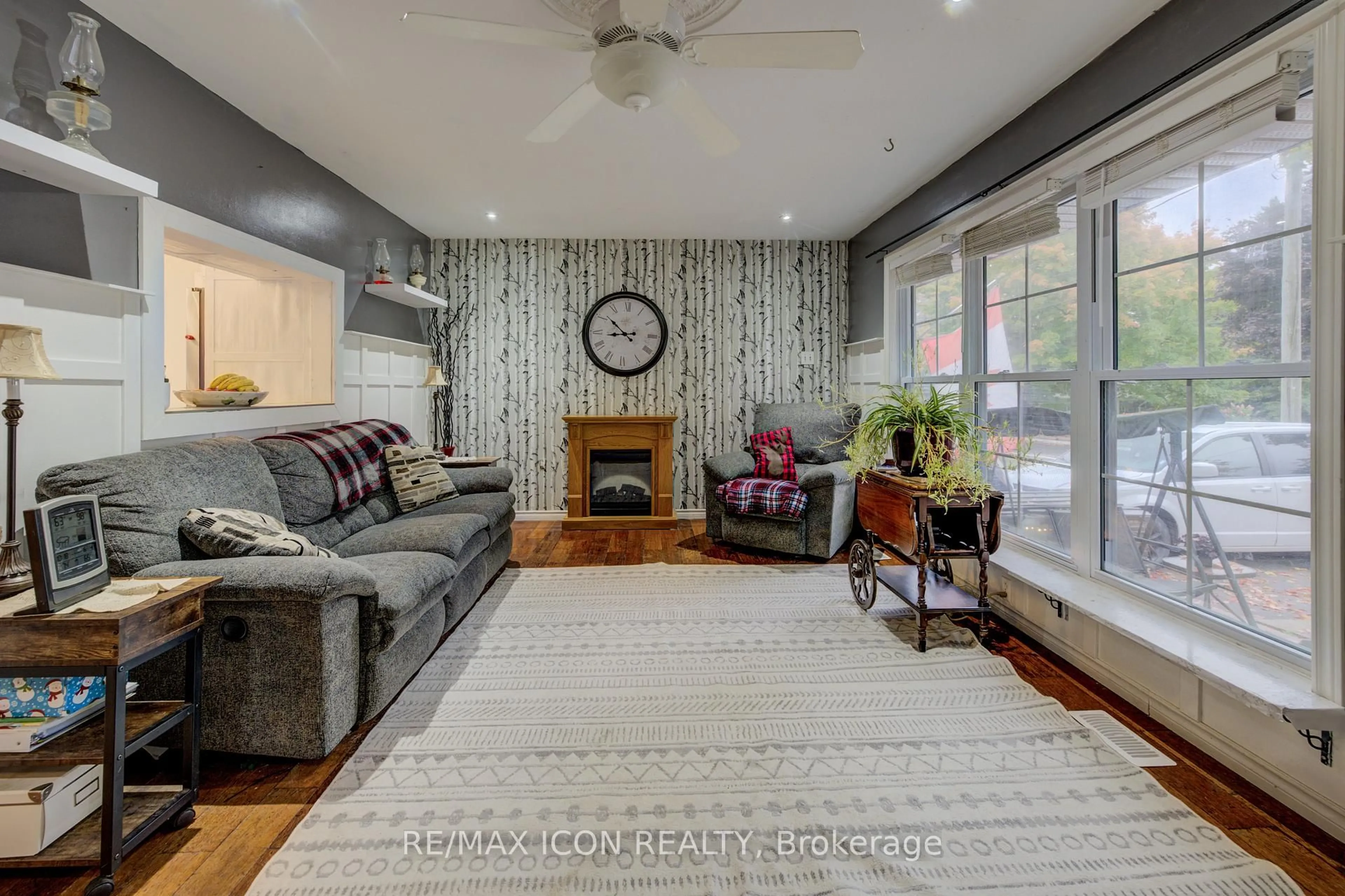 Living room with furniture, unknown for 434 Hill St, Centre Wellington Ontario N1M 1H7