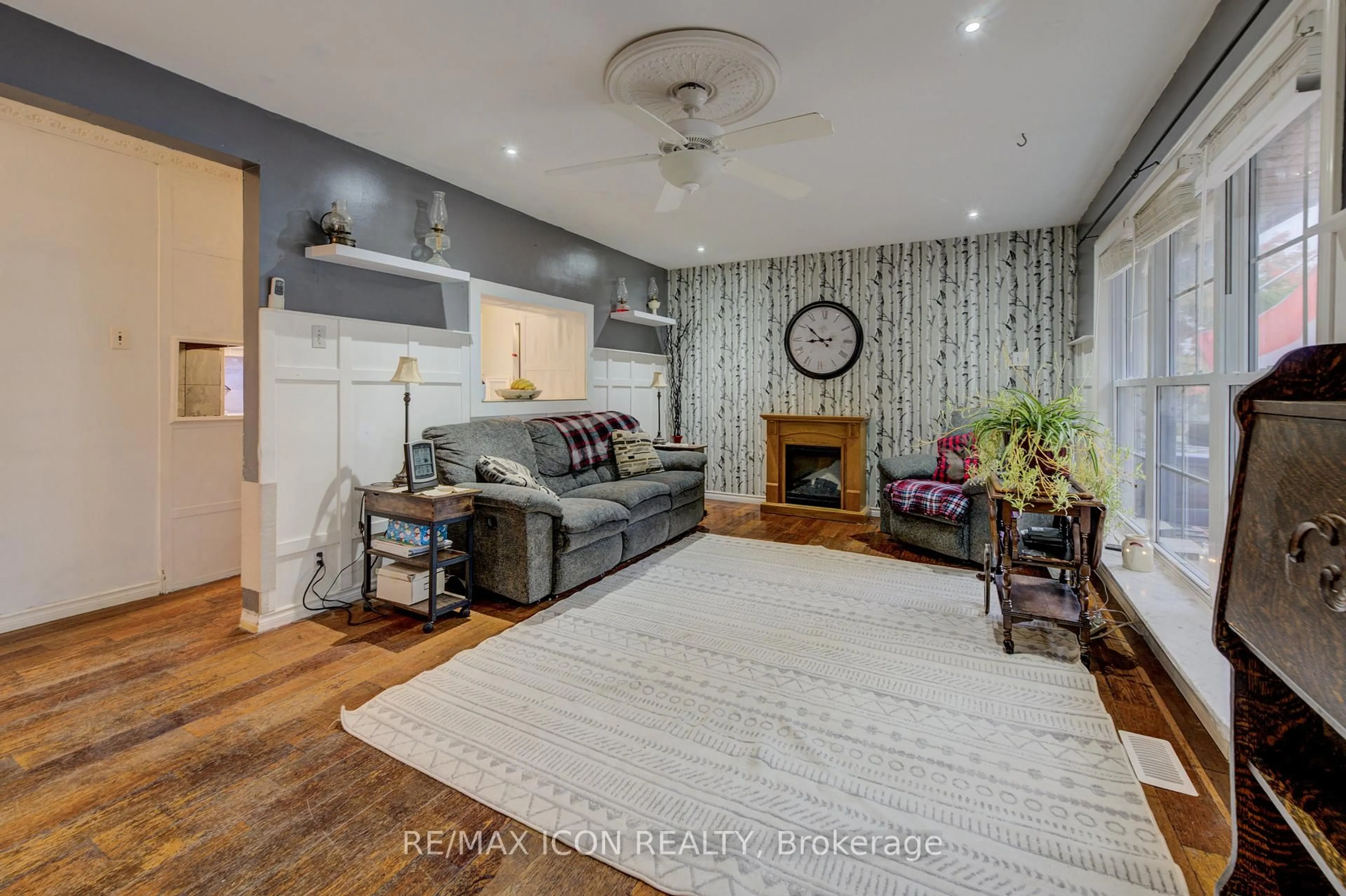 Living room with furniture, unknown for 434 Hill St, Centre Wellington Ontario N1M 1H7